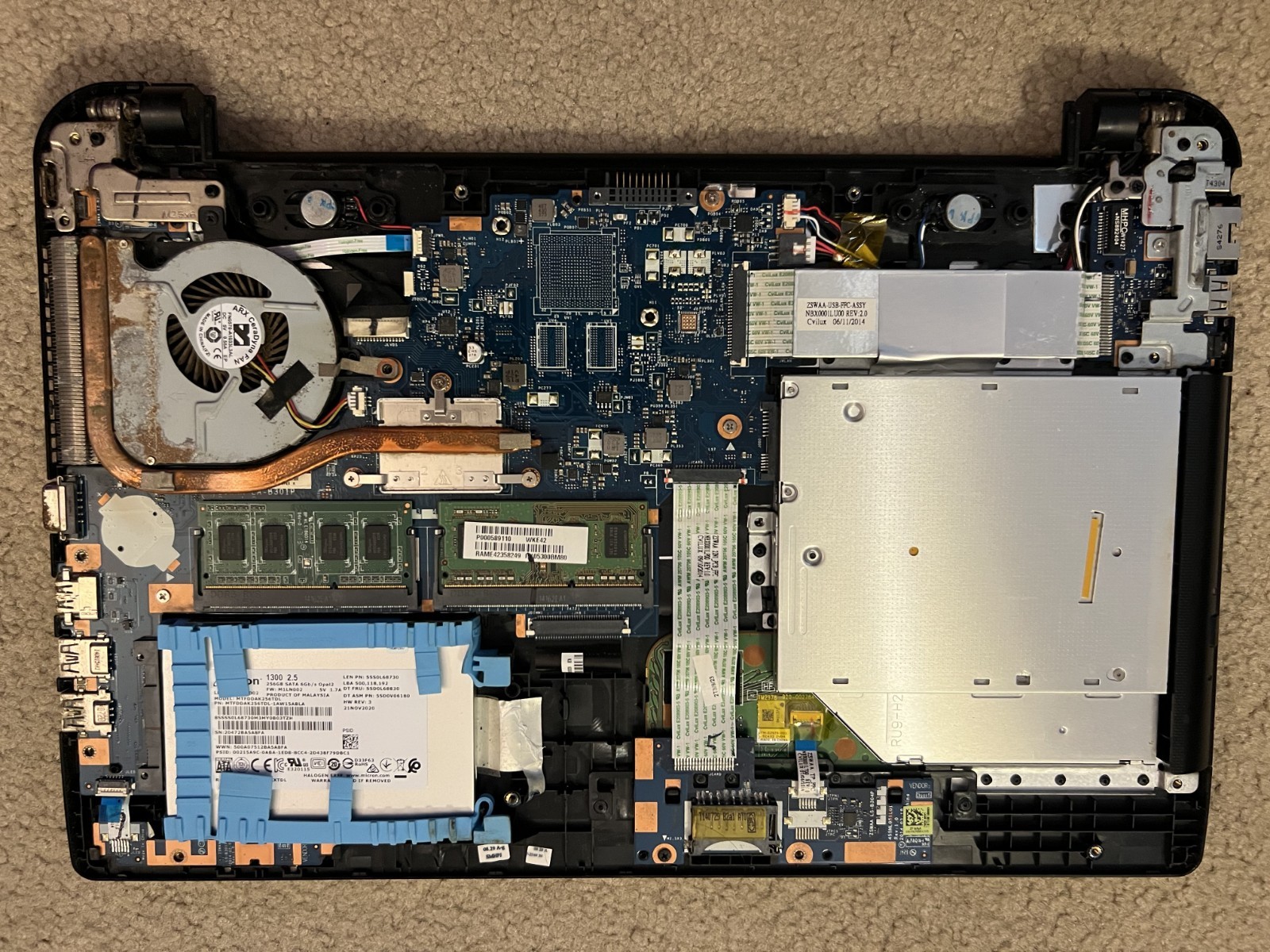 (READ!) Toshiba Satellite C55-B5362: Core i3-4005U @1.70GHz, 8Gb DDR3, 256Gb SSD