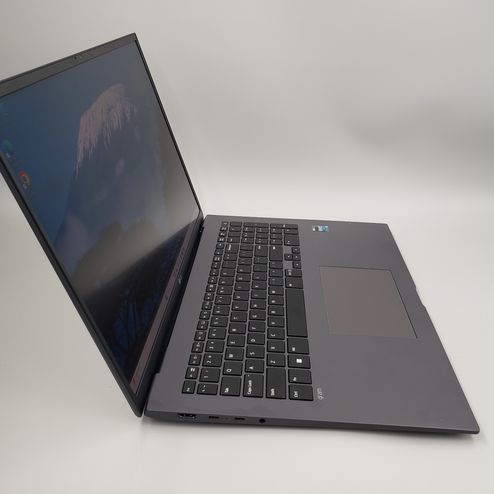 LG Gram 17″ i7-1360P Intel 13th Gen QHD+ IPS Screen 32GB RAM 1TB/1TB SSD