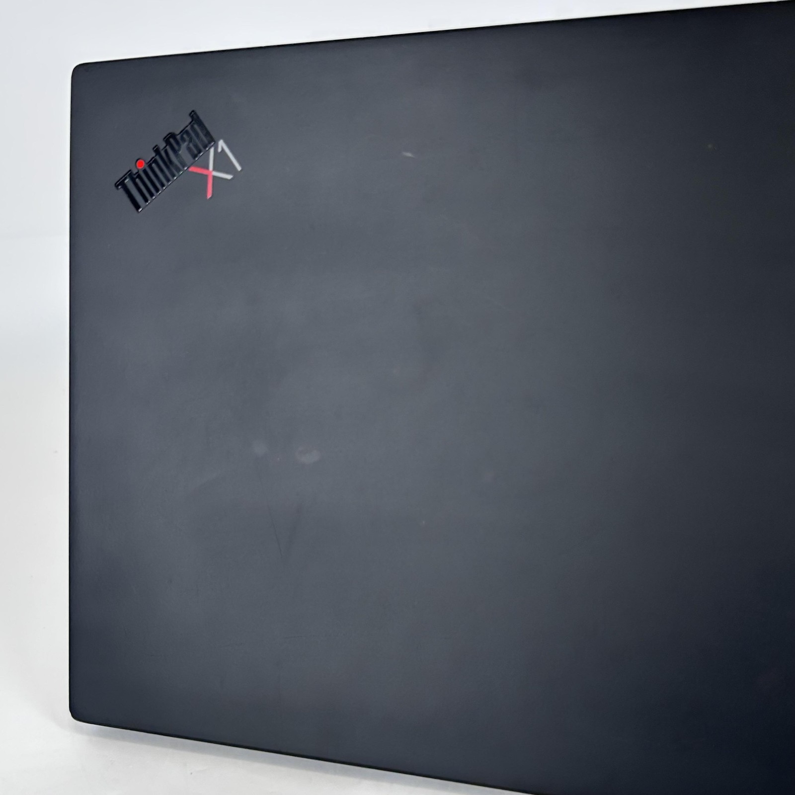 Lenovo ThinkPad X1 Carbon Gen 8 14 FHD i5-10310U 1.70GHz 16GB 512GB WHITE SPOTS