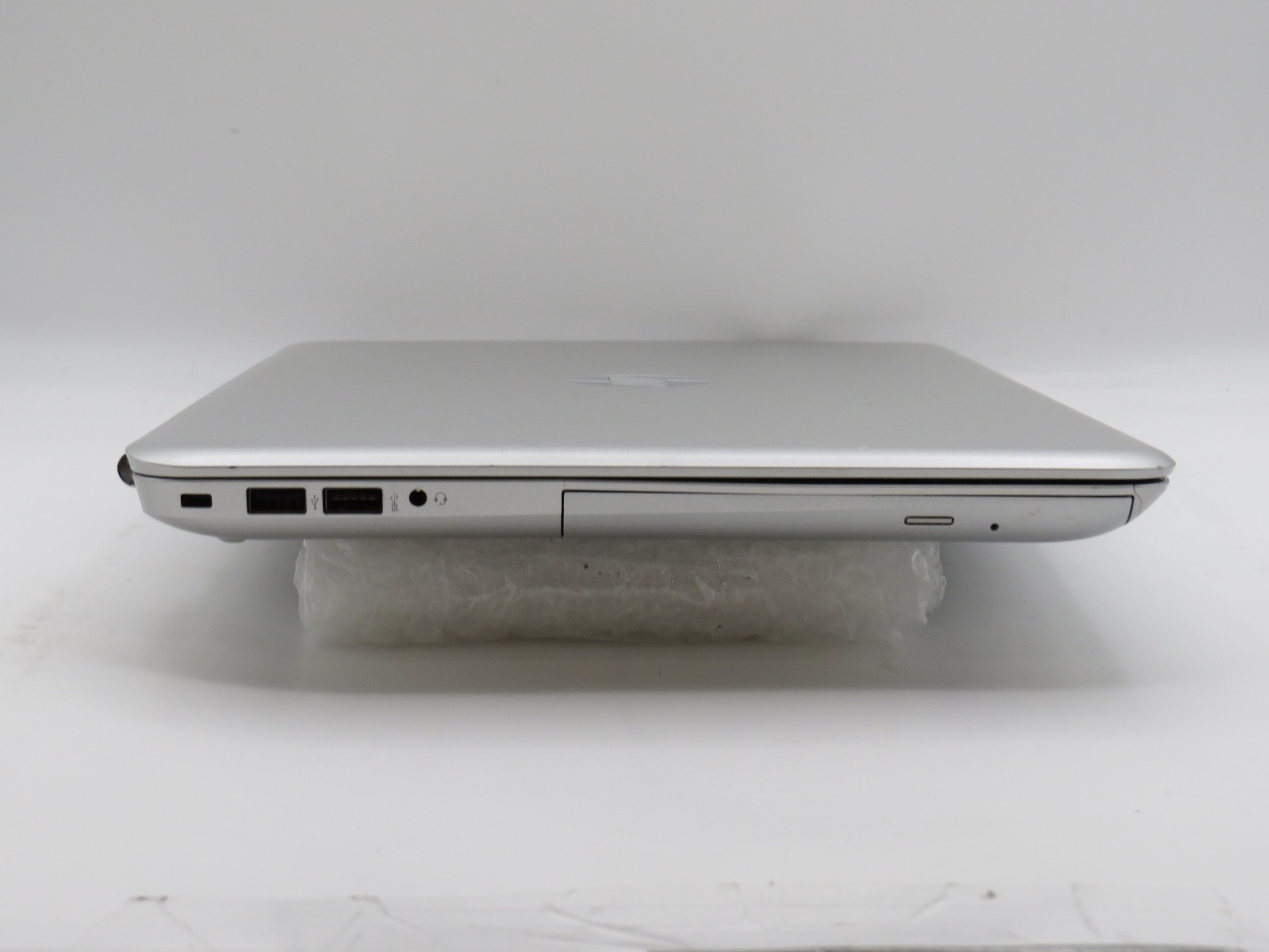 HP Pavilion | i5-7200U @ 2.5GHz | 12GB DDR4 | 15.6″ | No HD/OS/AC/Battery