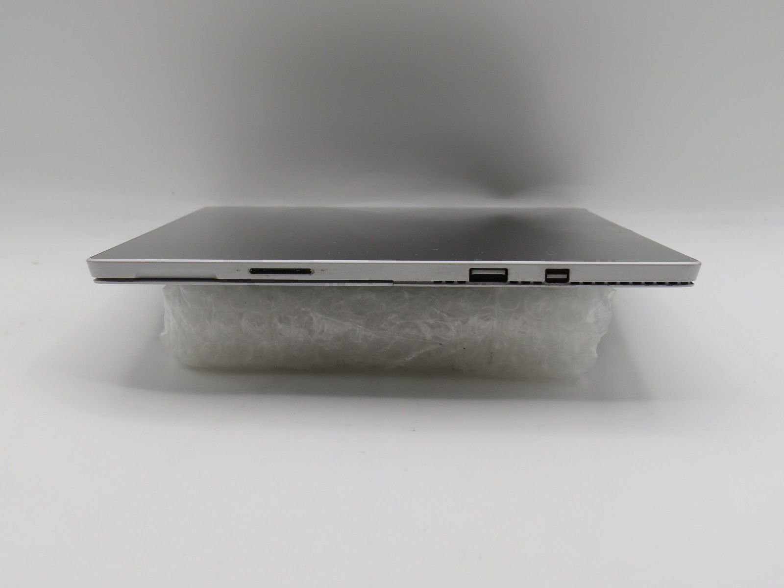 Microsoft Surface Pro 4 i5-6300U@2.4GHz 8GB RAM 12″ 256GB HD No OS/AC