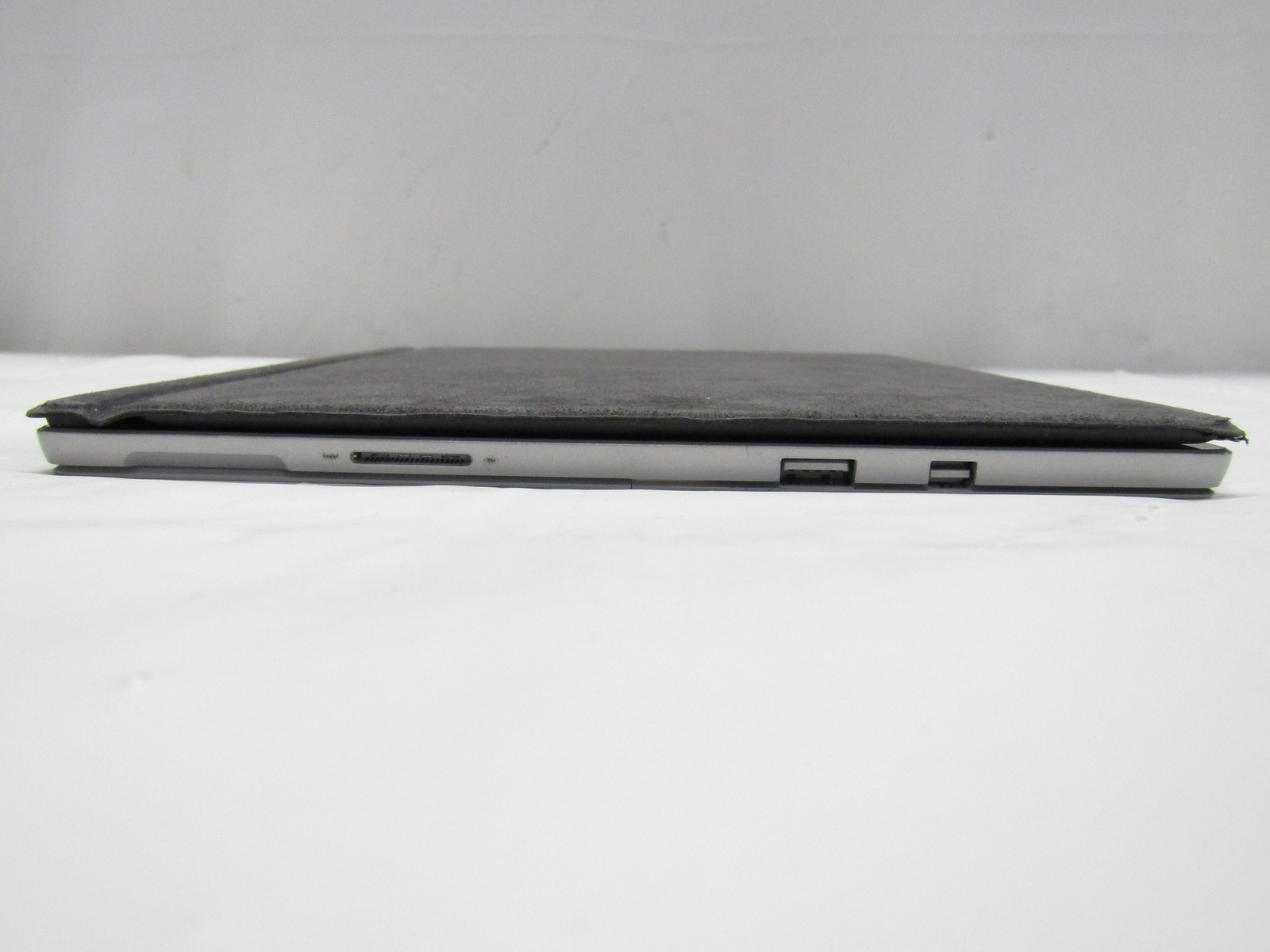 Microsoft Surface Pro 5 Intel i5-7300U 4GB RAM 128GB SSD 12.3″ NO OS BAD BATTERY