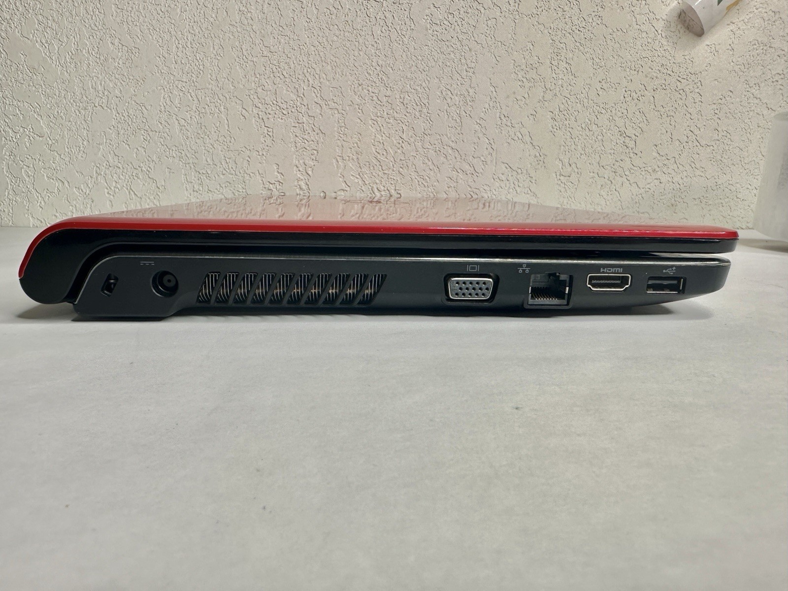 Dell Inspiron 1564 15.6” Laptop i3 2.13GHz 4GB RAM Windows 10 Home w/ Charger