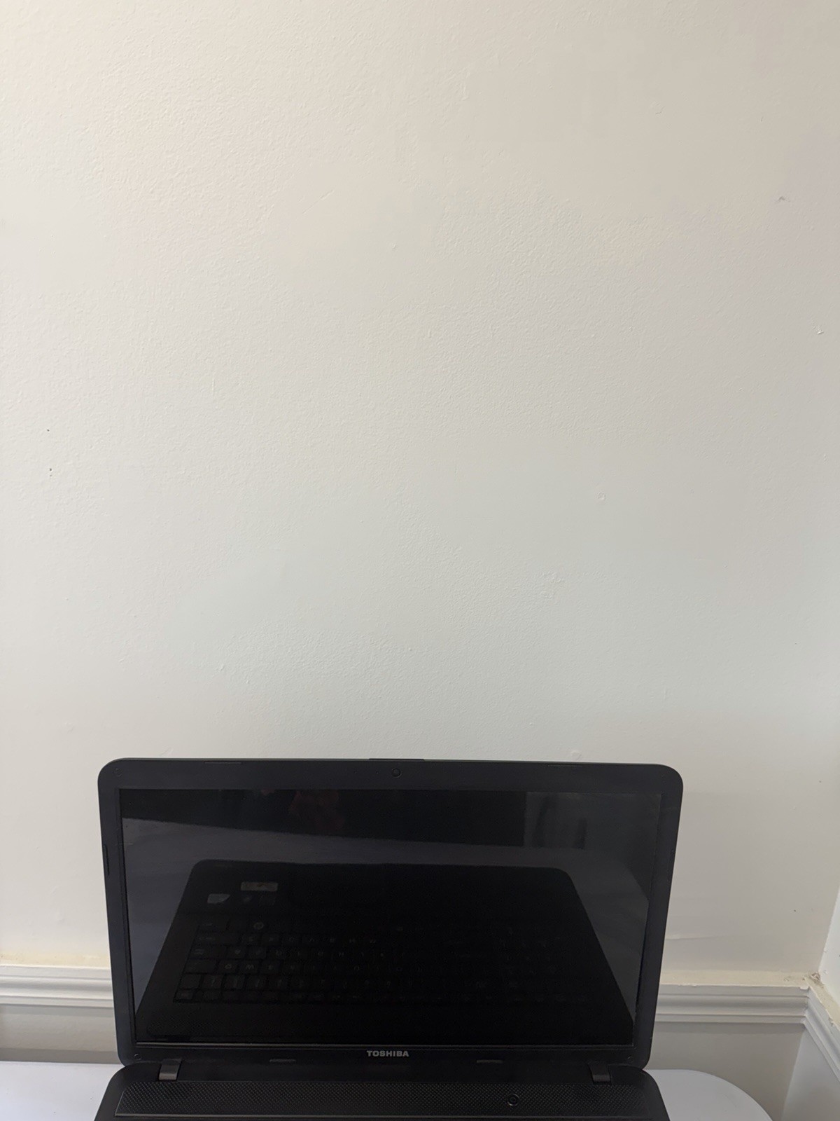 Toshiba Satellite C875-S7205 Laptop – Good Screen – Intel Pentium B970 -Read Des