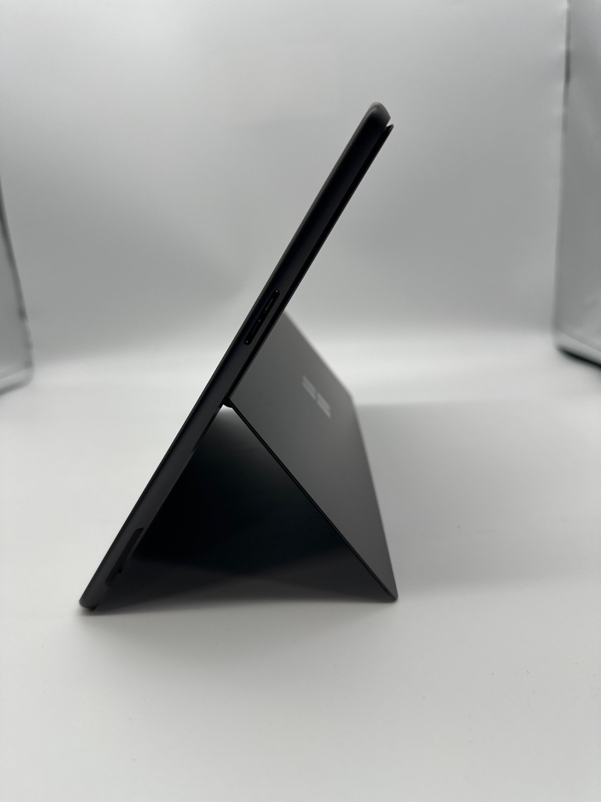 Microsoft Surface Pro 11 Copilot+ PC 13″ Snapdragon X Elite 16GB 512GB Win11 Pro