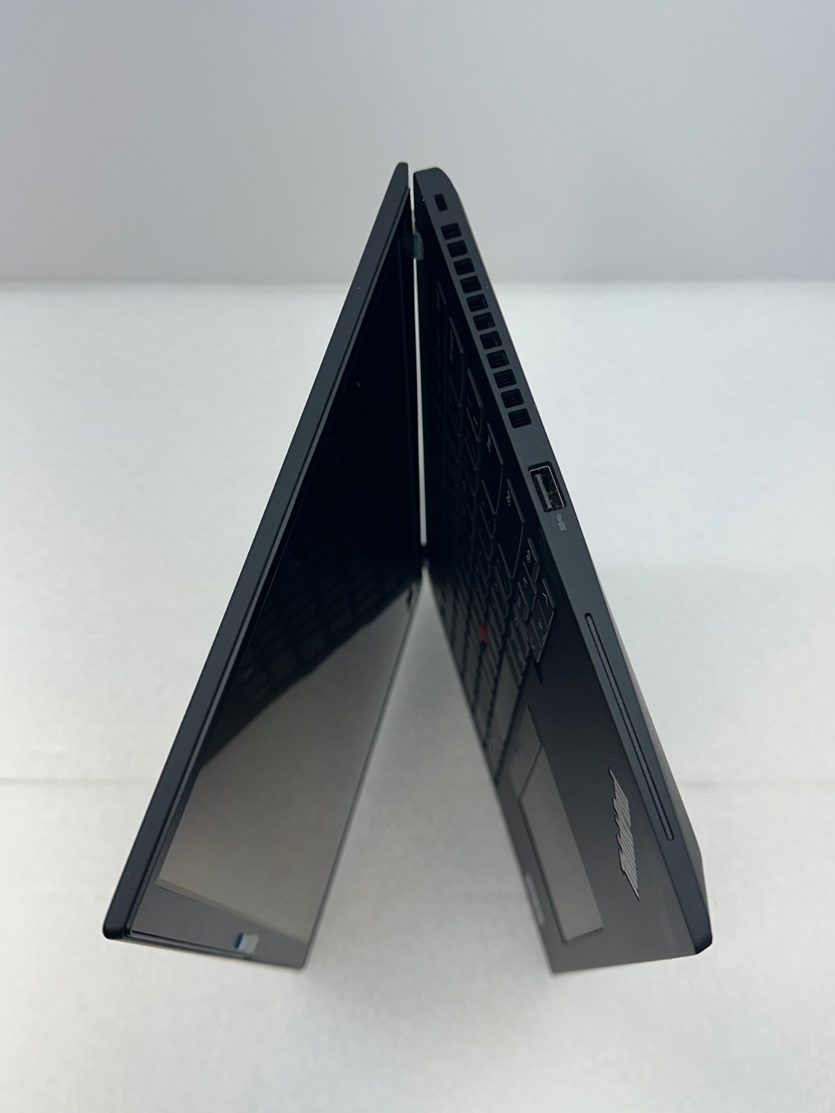 Lenovo ThinkPad T14s Gen 4 14″ 2.8K OLED i7-1370P 32GB 512GB SSD LTE – ADP WTY