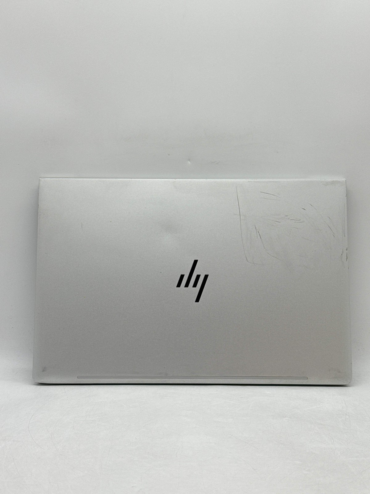 HP EliteBook 640 G10 14.0″ Touch Core i5-1335U 256GB SSD 8GB RAM – Screen Marks