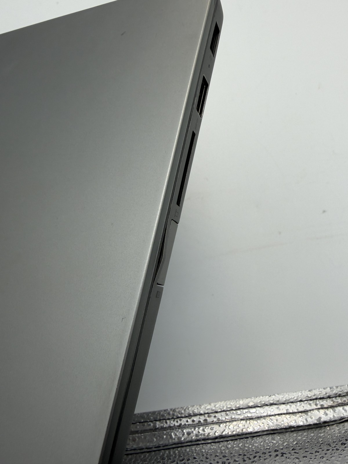 Lenovo ThinkBook 14 IML (2019) Intel(R) Core(TM) i5-10210U CPU @ 1.60GHz 8GB RAM