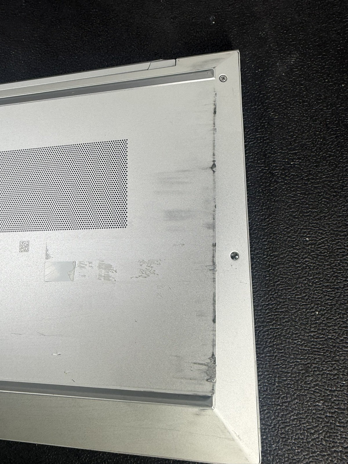 HP EliteBook 850 G8 i7-1165G7 2.8GHz 4GB DDR4 NO SSD NO BATTERY – READ