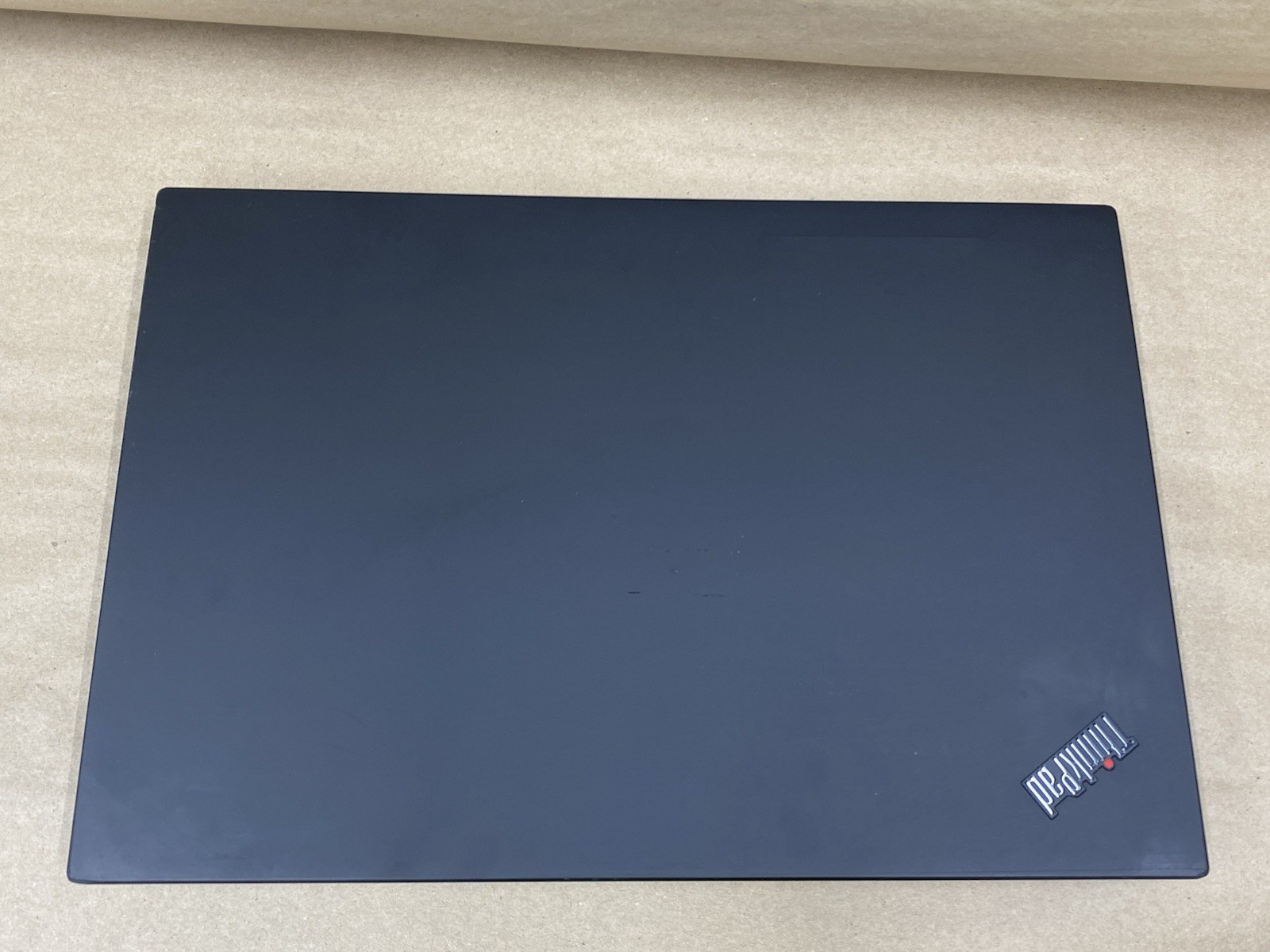 Lenovo Thinkpad P1 – 15.5″ 3840*2160 E-2176M 16GB – 256GB SSD – Win 11 – READ