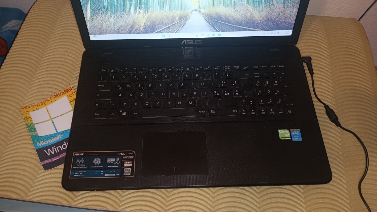 ASUS R752L i3-4030U 8gb 128GB SSD M2 17.3″ 1600×900 nvidia 820m 2gb windows 11