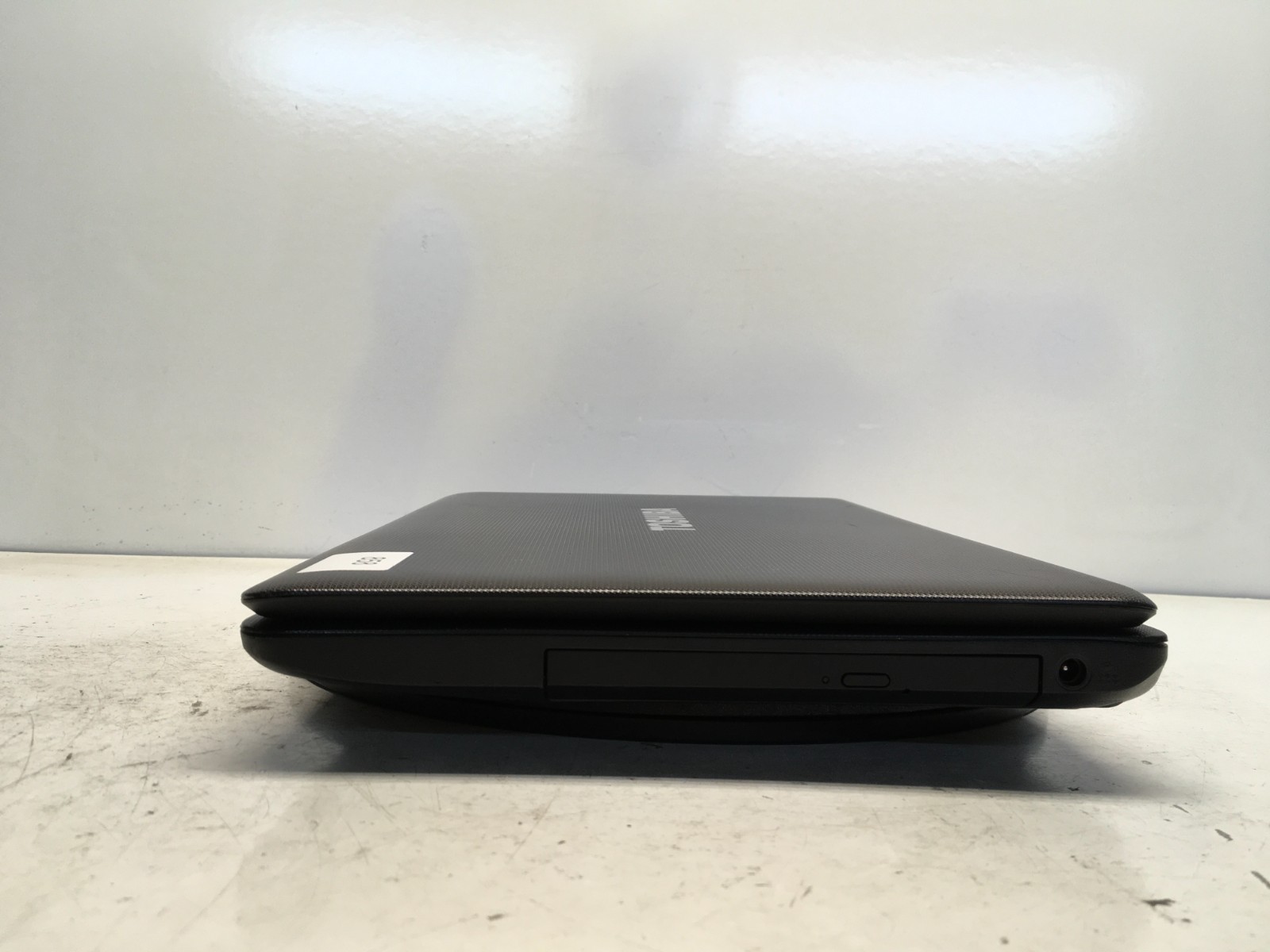 Toshiba Satellite C655D-S5200 AMD C-50 1GHz 4 GB NO HDD/Batt Hinge DMG