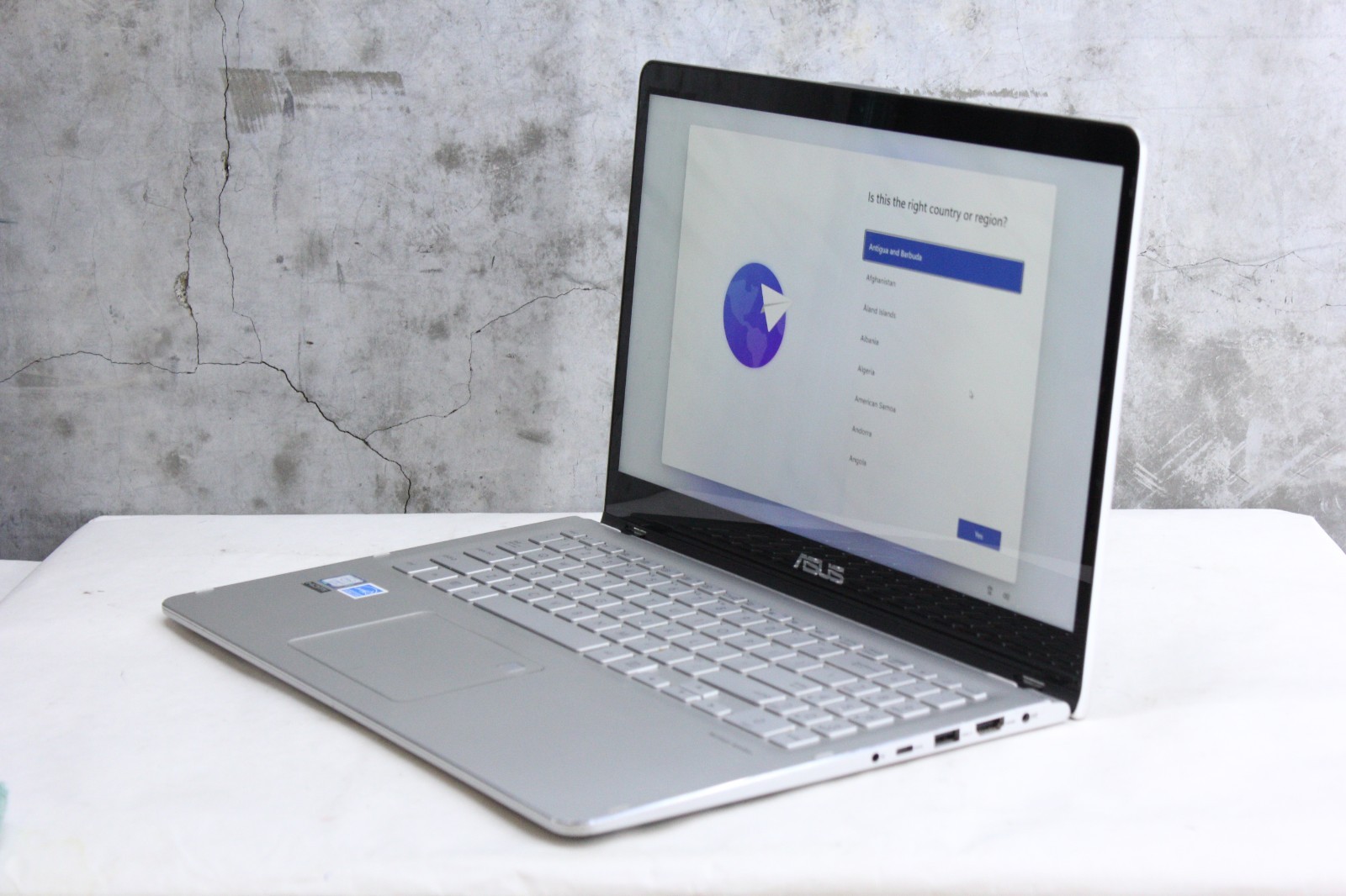 Asus Q505U | Grade C, Read | i5-8250U, 12GB Ram, 256GB NVMe, Touch, Win11Pro