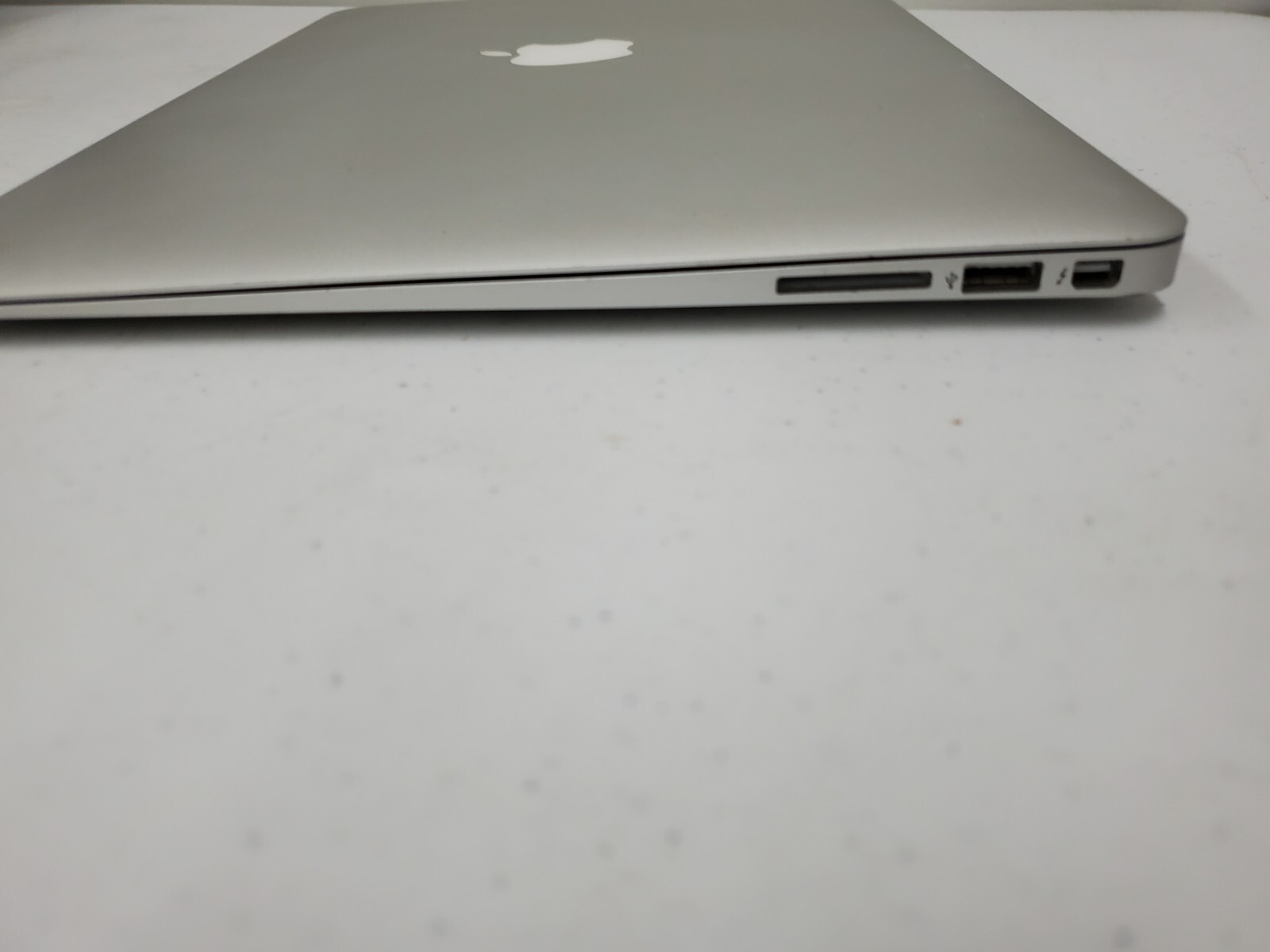 2015 Apple MacBook Air 13″ i5 1.6GHz 4GB RAM 128GB SSD Silver A1466 PW :12345