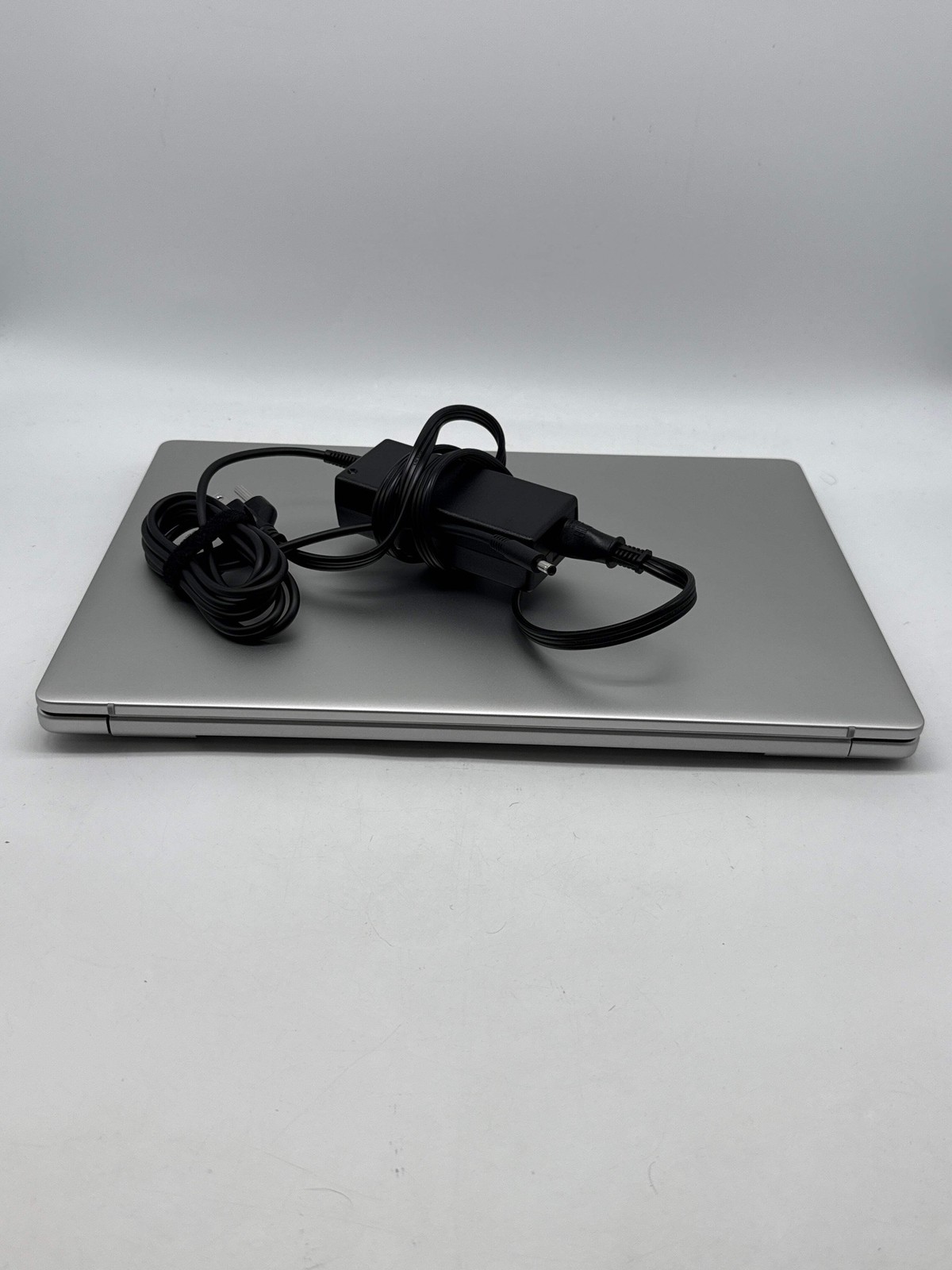 Dell 16 DC16251 16″ Intel Core 7 150U 32GB 1TB SSD – Used
