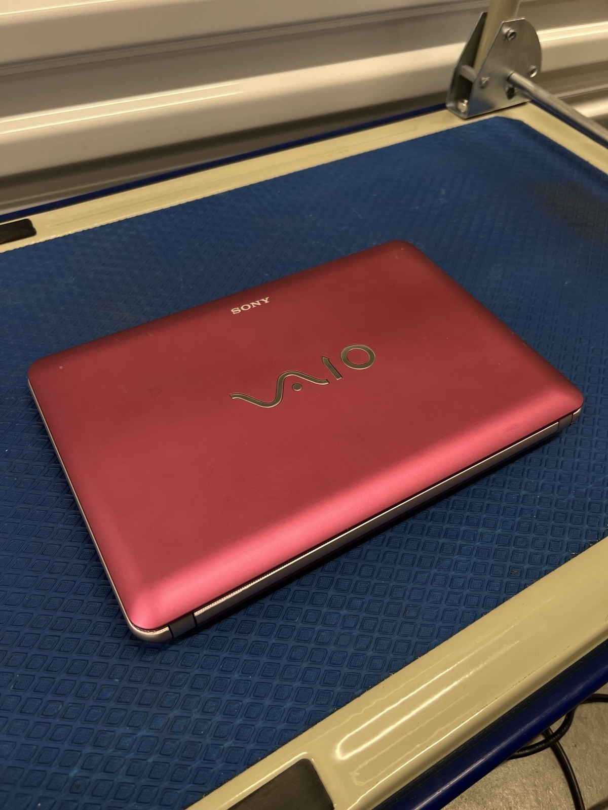 SONY VAIO VPCW221AX 10.1”LED 1.83GHz W Series Mini Netbook Windows 7 Pink