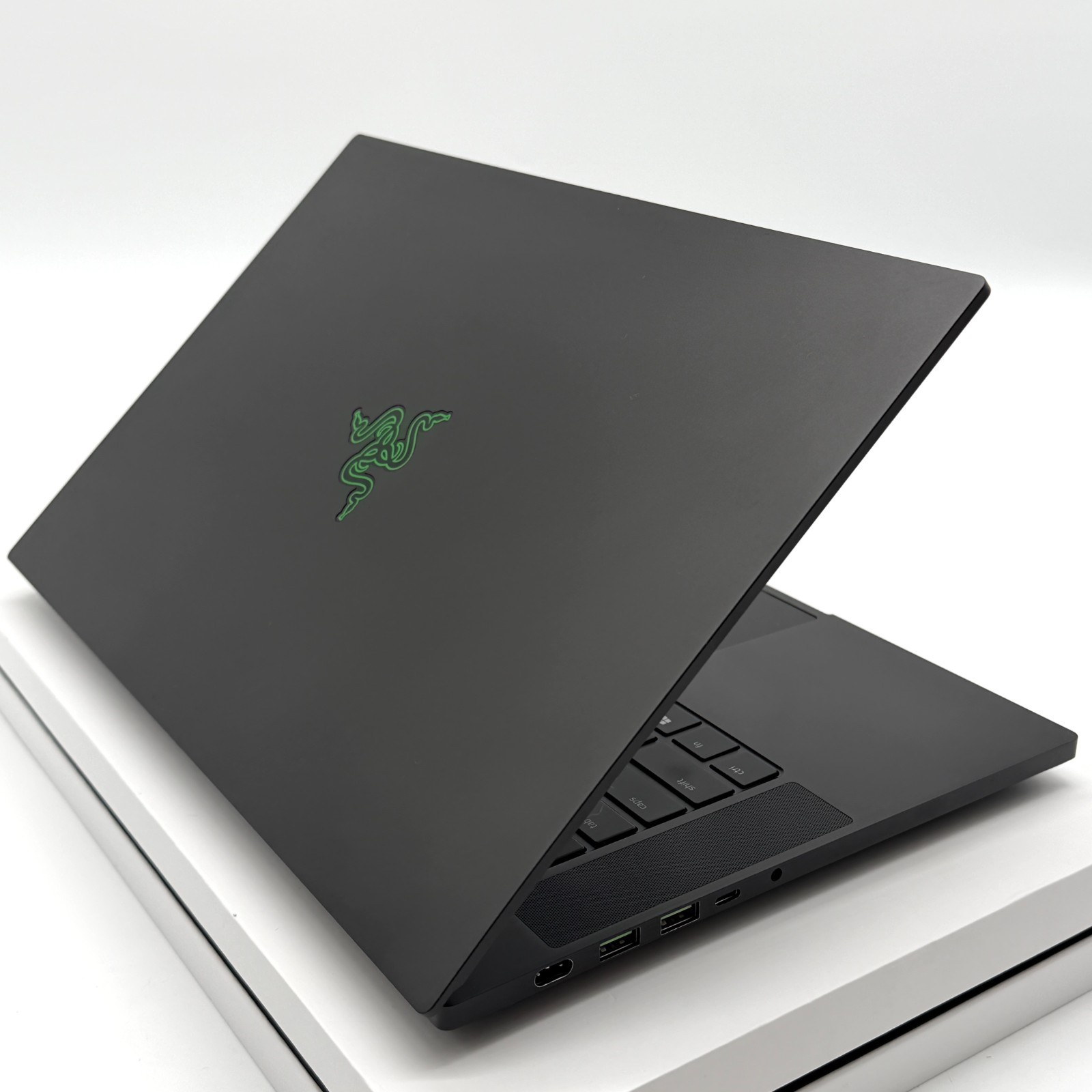 Razer Blade Black Gaming Laptop 240Hz 2K i7-11800H 2.30GHz 32GB RTX 3080 1TB!