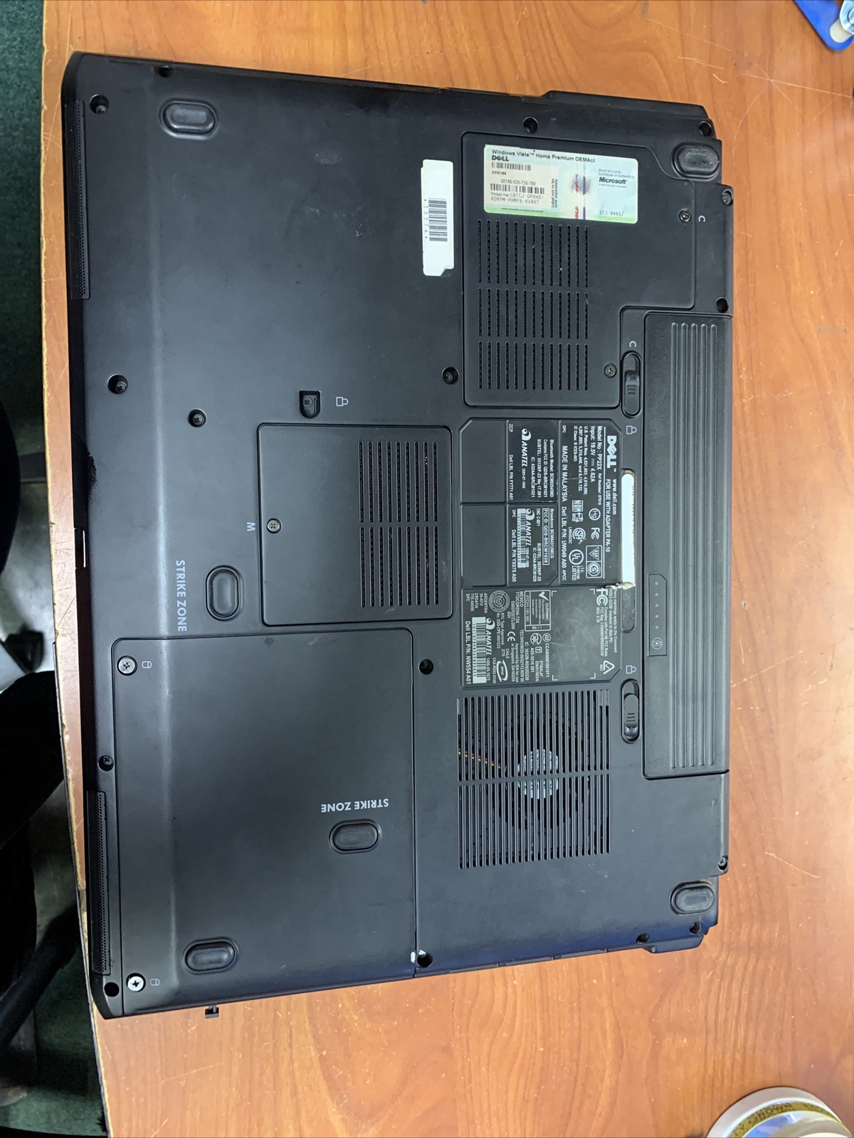 Dell Vostro 1720 | Core2 Duo P7570 (2.26 GHz) NOHDD | 2GB RAM PARTS