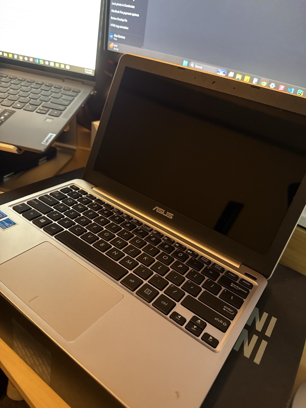 ASUS E200HA 11.6” Ultra-Slim Laptop – Windows 10