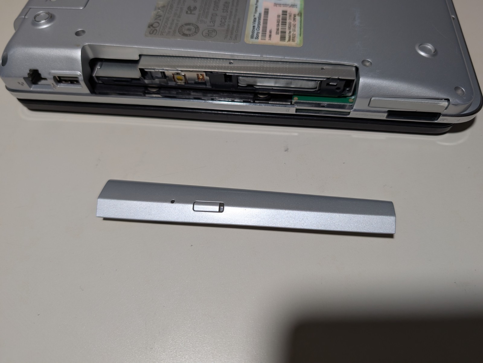 14″ Sony Vaio VGN | C2D T9300 4GB RAM 128GB SSD | DVD Win Vista 32-Bit
