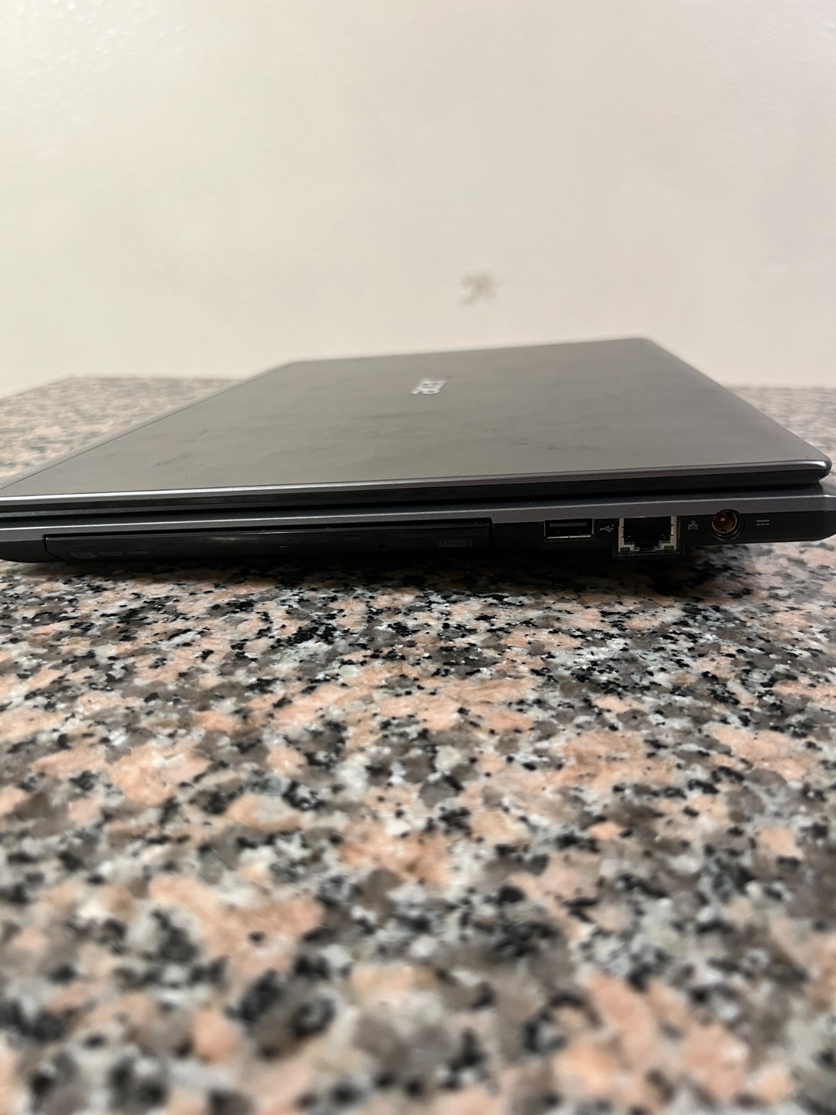 Acer Aspire 5810TZ-4657 Laptop with Intel Pentium U2700 1.30GHz 3GB