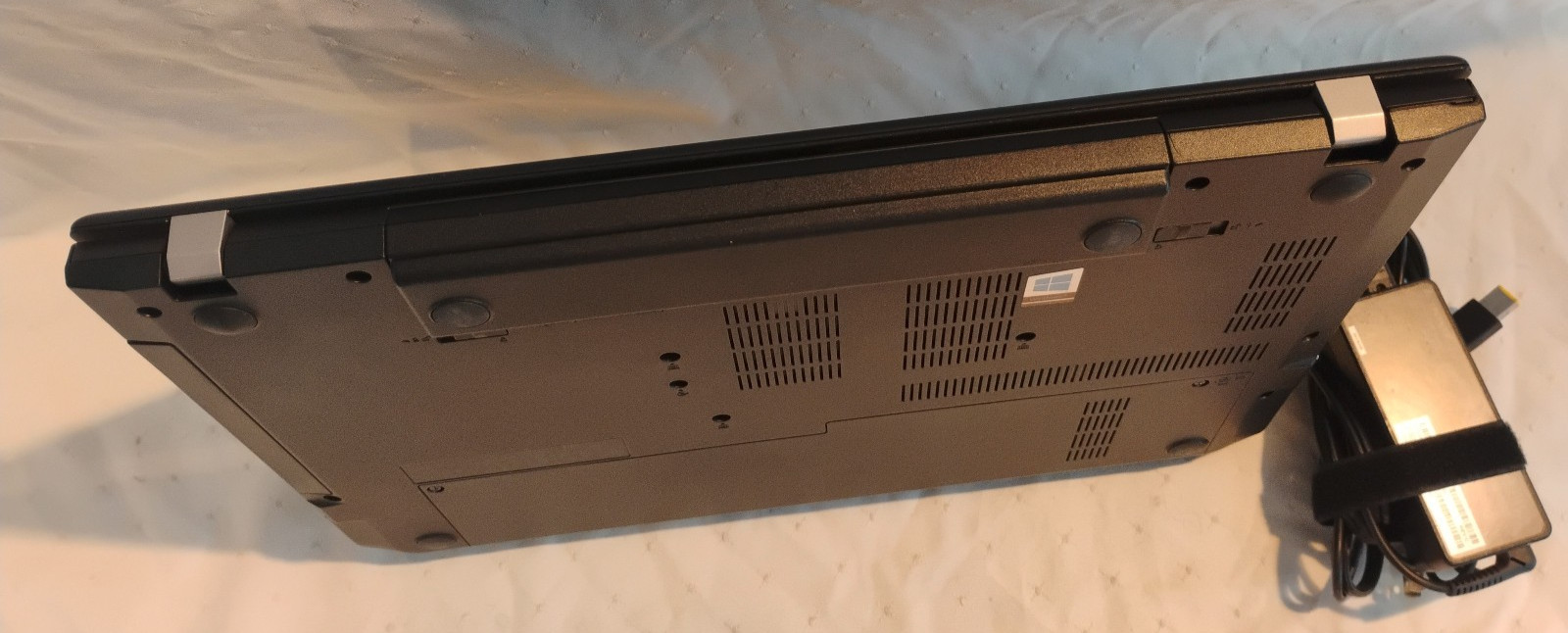 Lenovo ThinkPad E570 Laptop i5-7200U, 4GB RAM, NO HD, for parts for repair
