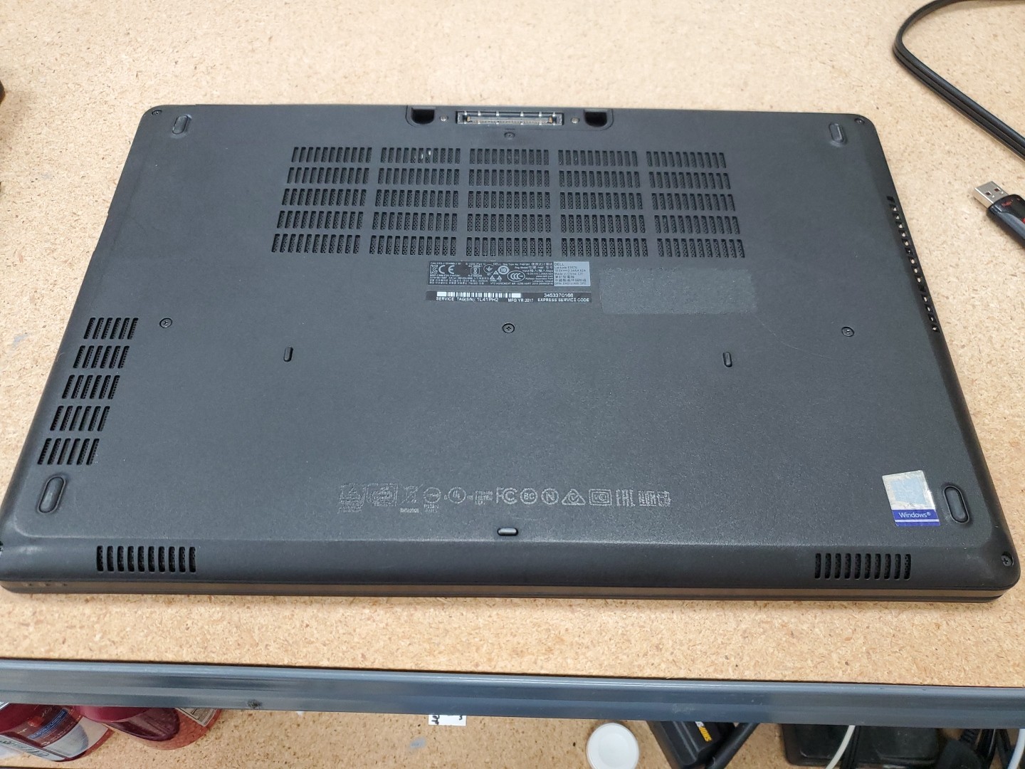 Dell Latitude E5570 15.6″ (500g SSD, Intel Core i5 6th Gen., 8GB) 042026-2