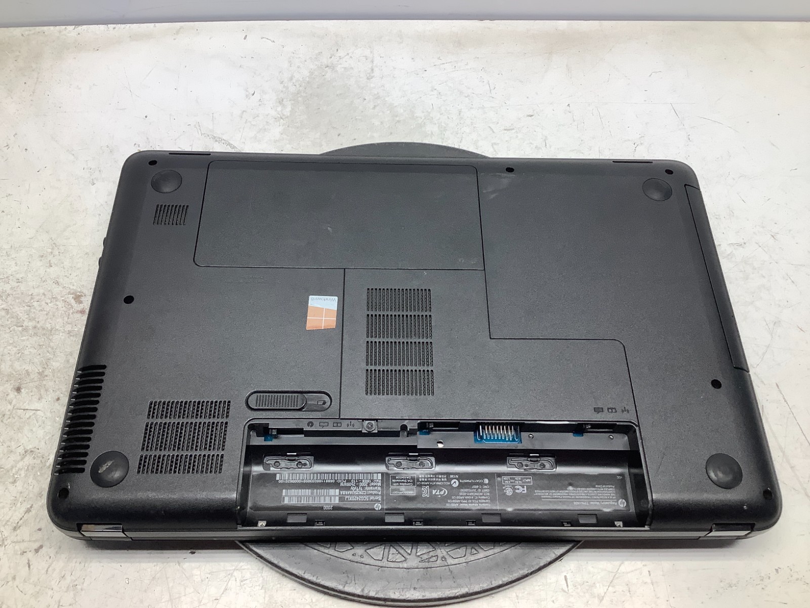 HP 2000-2B09WM AMD E-300 1300MHz 2 GB NO HDD