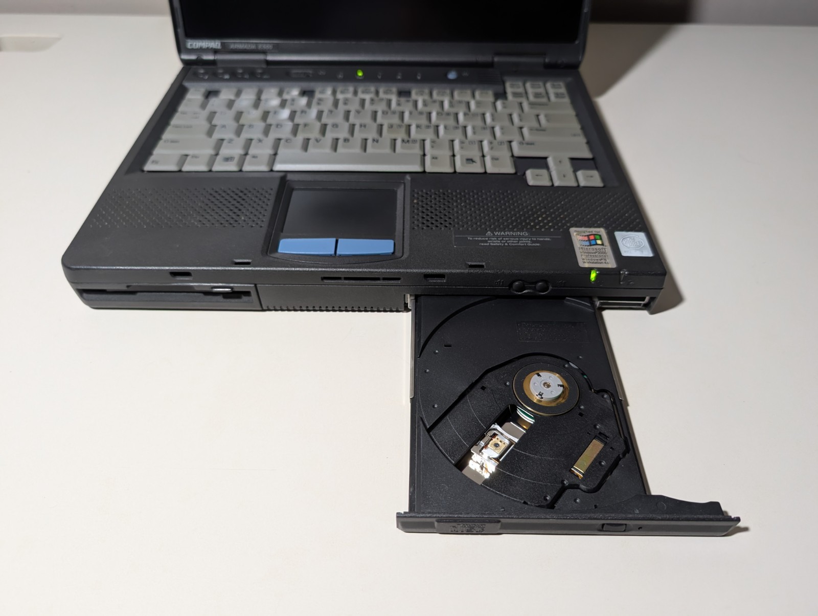15″ Compaq Armada | Pentium III 512MB 80GB HDD | Win 98 + XP Vintage 1999 Beauty