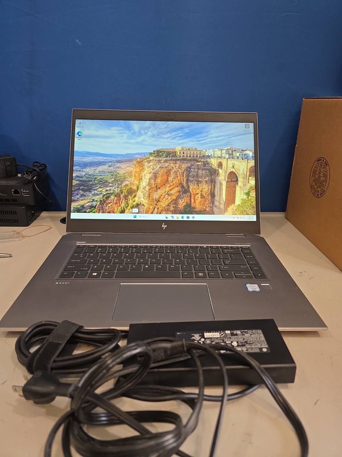 HP Zbook Studio x360 G5 Touch 15.6″ Xeon E-2176M 16GB/512GB Quadro P1000 11 Pro