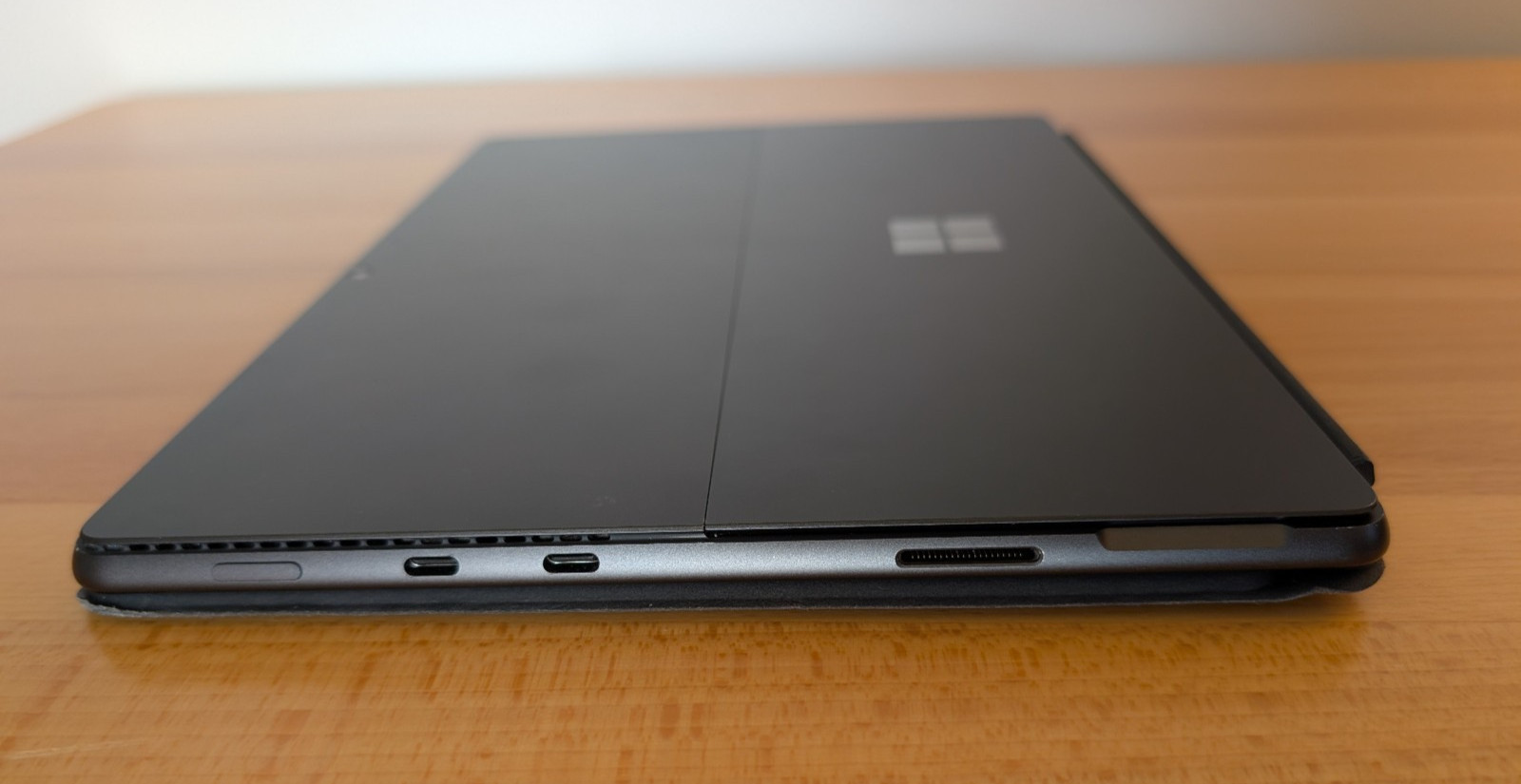 Microsoft Surface Pro 8 I7-1185G7 3.0GHz, 16GB RAM, 512GB SSD, Charger, Keyboard