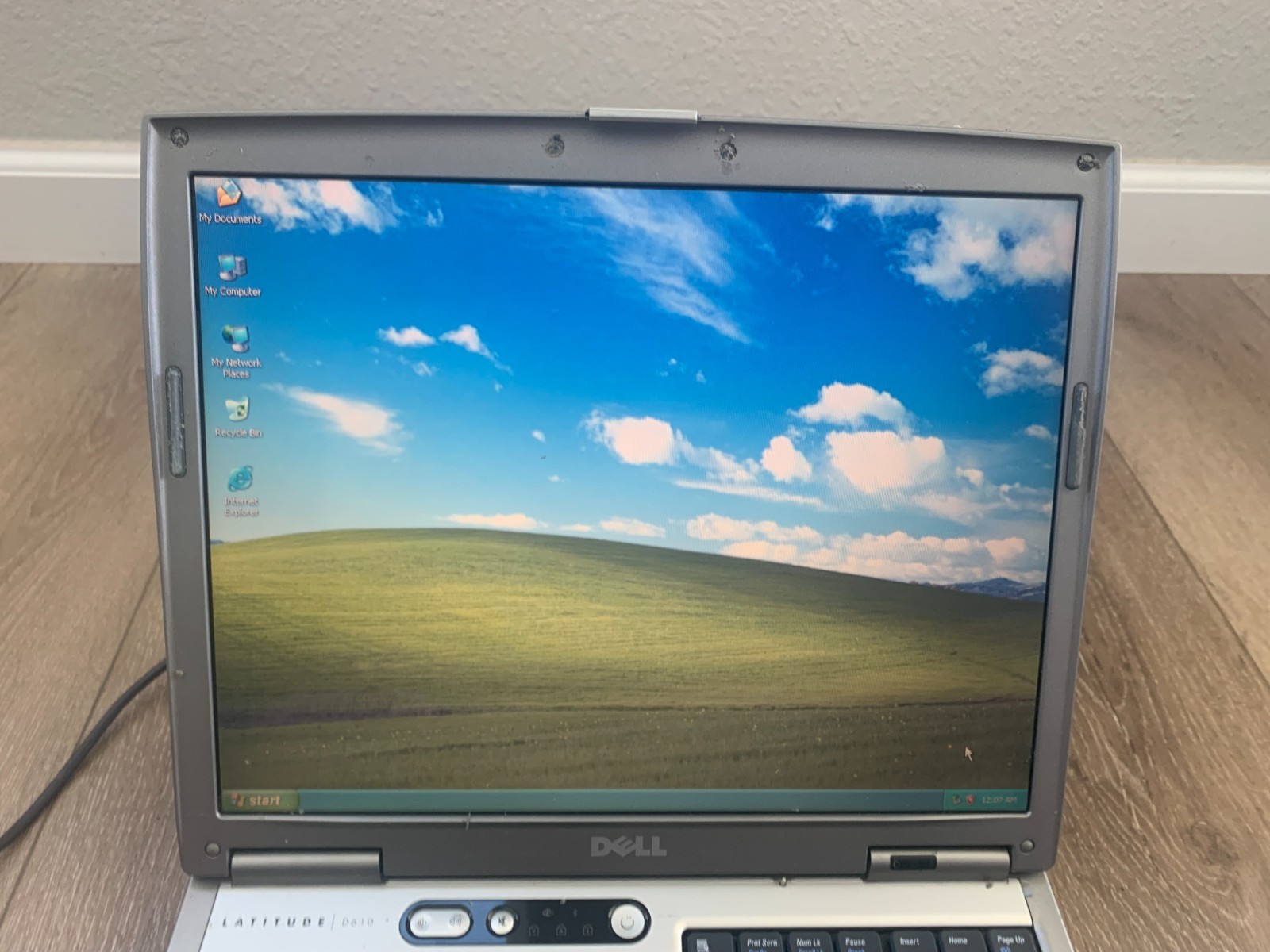 Dell Latitude D610 14″ Intel Pentium M 2.13GHz 1GB RAM 60GB HDD Win XP Pro