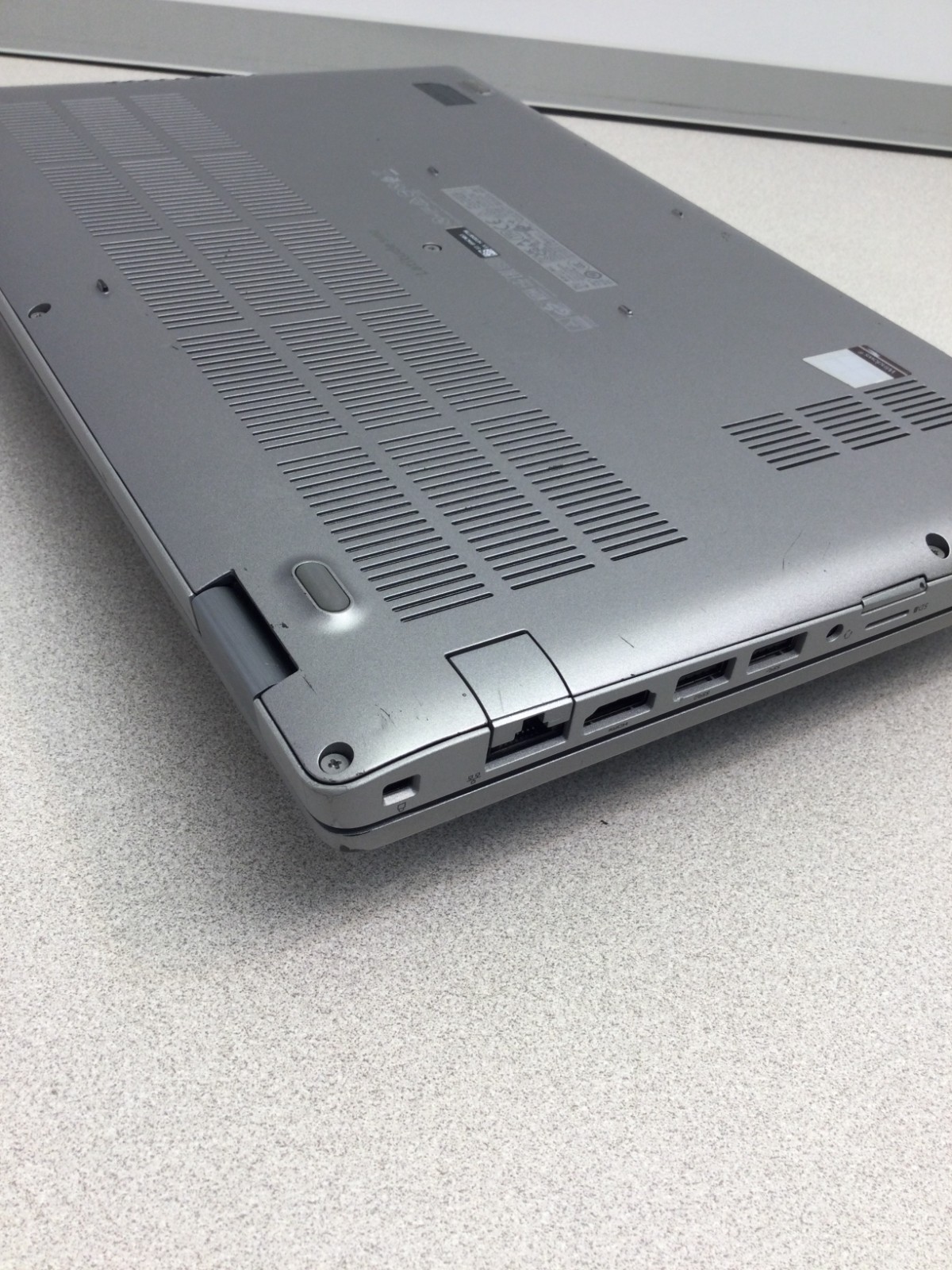 Dell Latitude 5410 14″ (256GB SSD ,Core i5-10310U, 1.70GHz, 16GB) !BAD BATTERY!