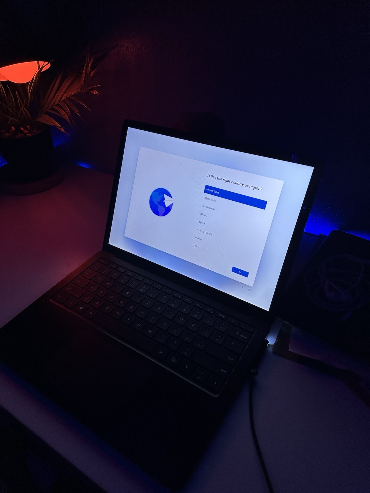 Microsoft Surface Laptop 3 13.5″ i5-1035G7 8GB 238GB SSD Win 11 Pro Black