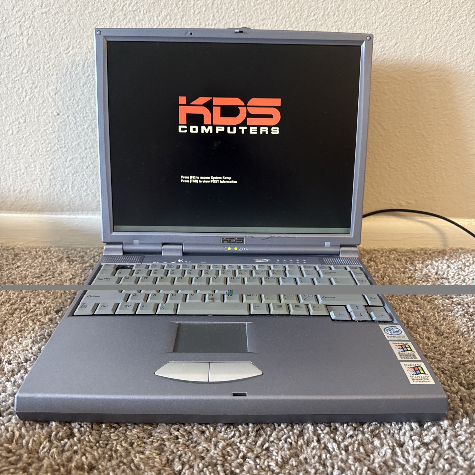 Vintage KDS Valiant 681DHB Laptop Pentium III 800MHz 30GB 64MB RAM P/Repair