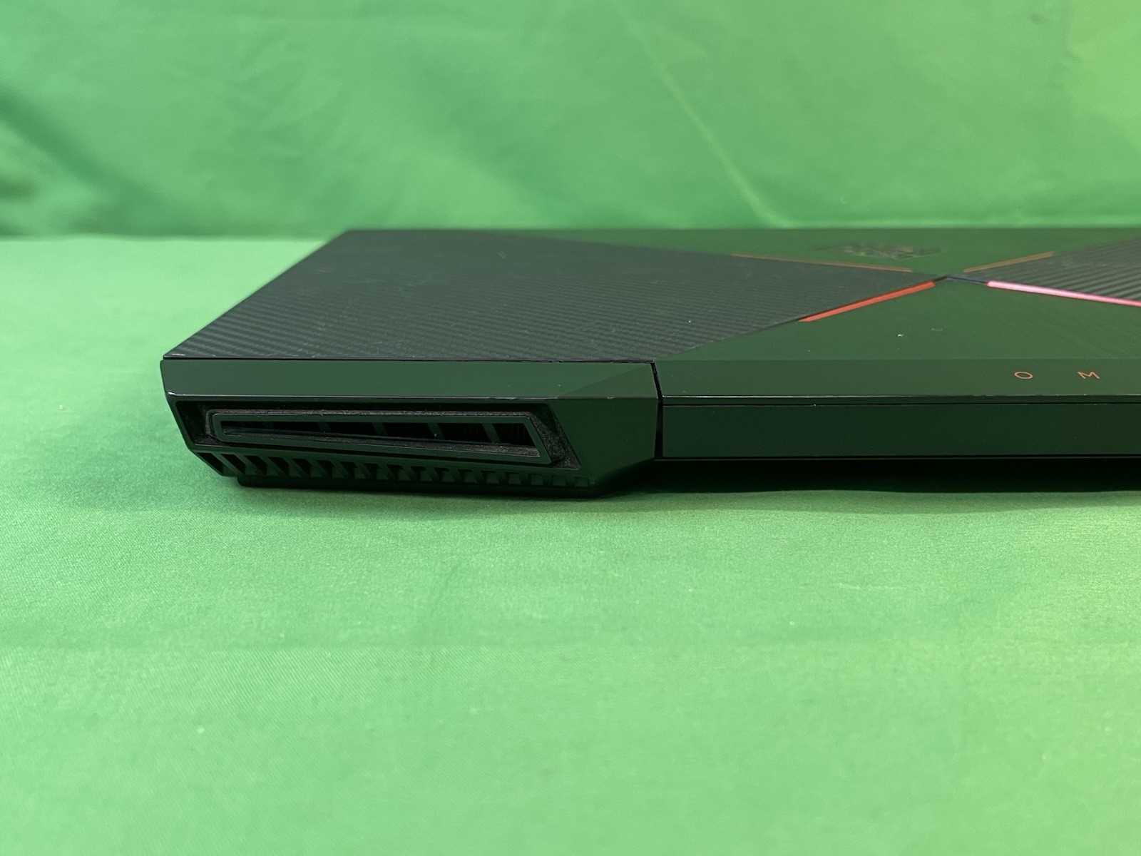 HP Omen Gaming Laptop Intel i7-7700HQ, GTX 1050 4GB, 8GB Ram, 512GB SSD, Win 10