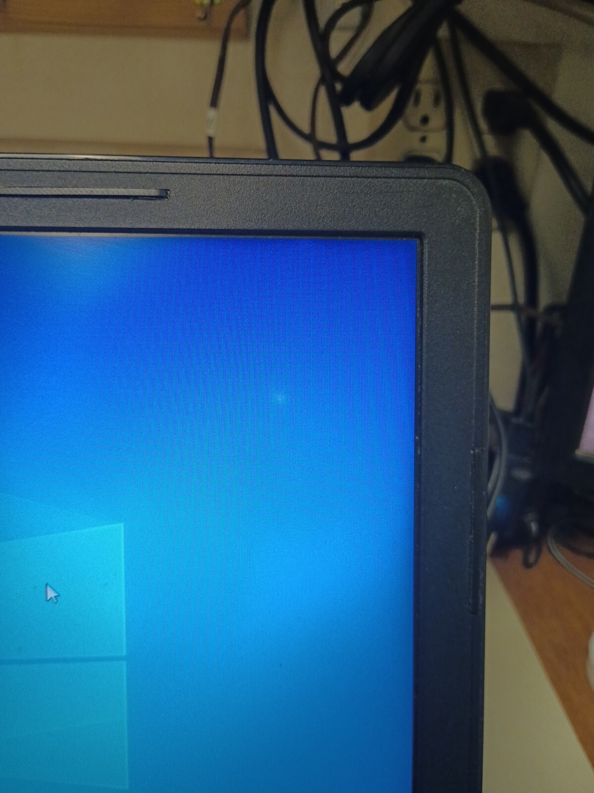 Dell Inspiron 15-3565 AMD A6-9200 R4 5 Cores (2C+3G) @ 2.0 GHz (No HDD No Ram)