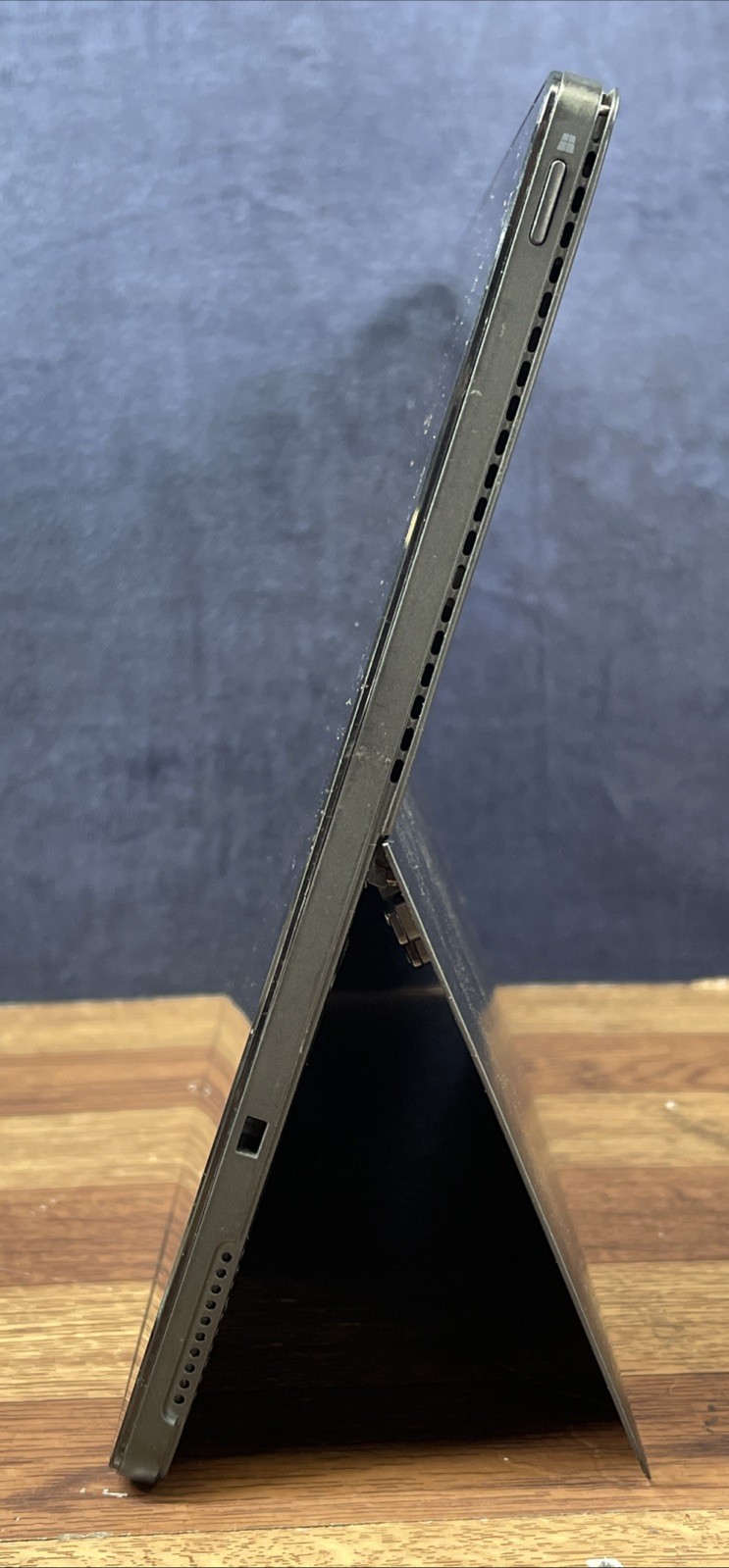 Dell Latitude 5290 Core i5-8350U 3.60 GHz 8GB RAM 256GB SSS NO OS