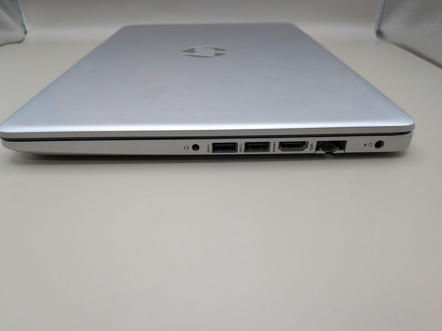 HP 14-df0023cl 14″ Intel Core i3-8130U 4GB RAM – NO SSD NO OS