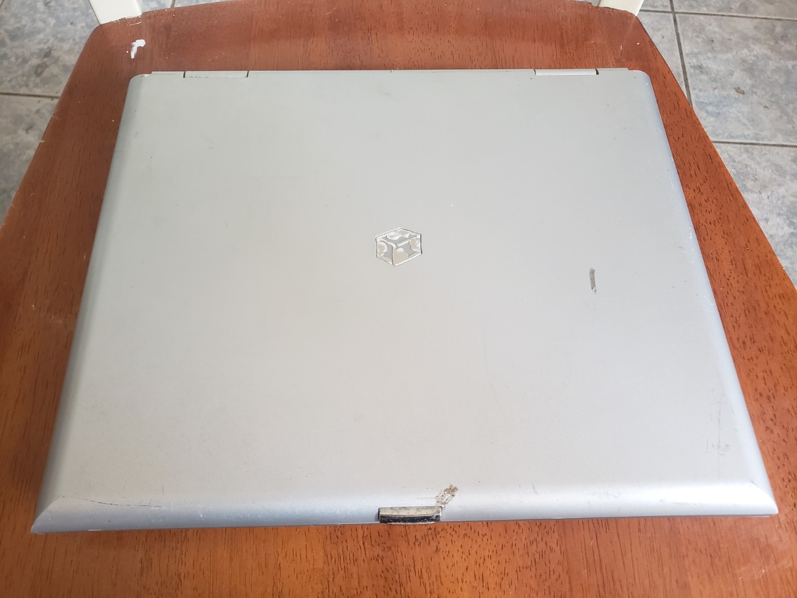 Gateway 400SD4 Intel Pentium 4 2GHz 256MB RAM 14″ 3.5″ Floppy UNTESTED