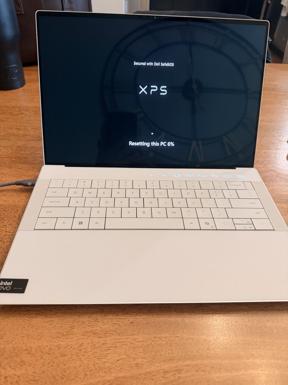 Dell XPS 14 9440 14.5″ OLED Intel Core Ultra 7 155H 64GB RAM 1TB SSD. RTX4050
