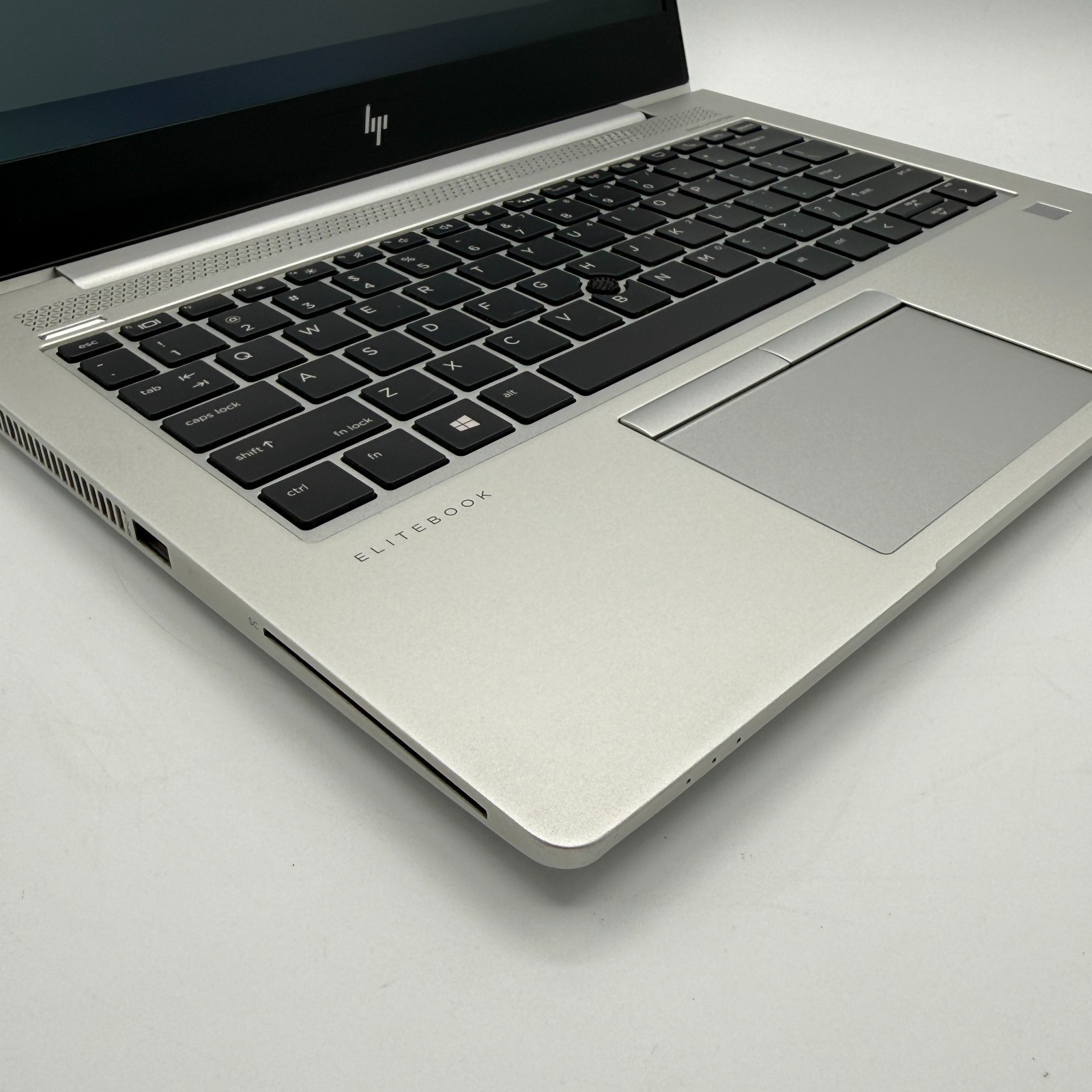 HP EliteBook 735 G5 13.3″ Ryzen 7 Pro 2700U 8GB 512GB SSD Win 11 Pro Good