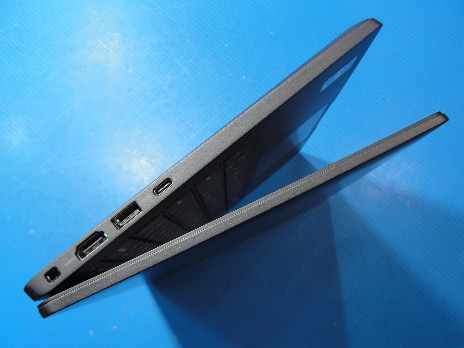 Dell Latitude 7330 13.3″FHD Core vPRO i7-1265U 1.8GHz 16GB RAM 512GB SSD+Charger