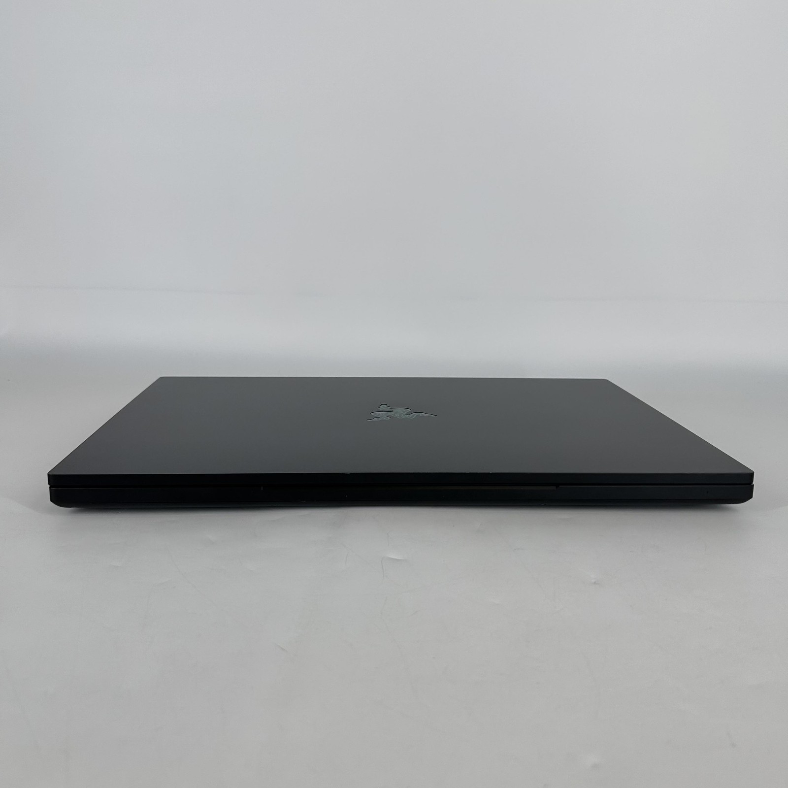 Razer Blade 18 240Hz QHD+ 2.2 GHz i9-13950HX 16GB 512GB SSD RTX 4090 FRAME GAP