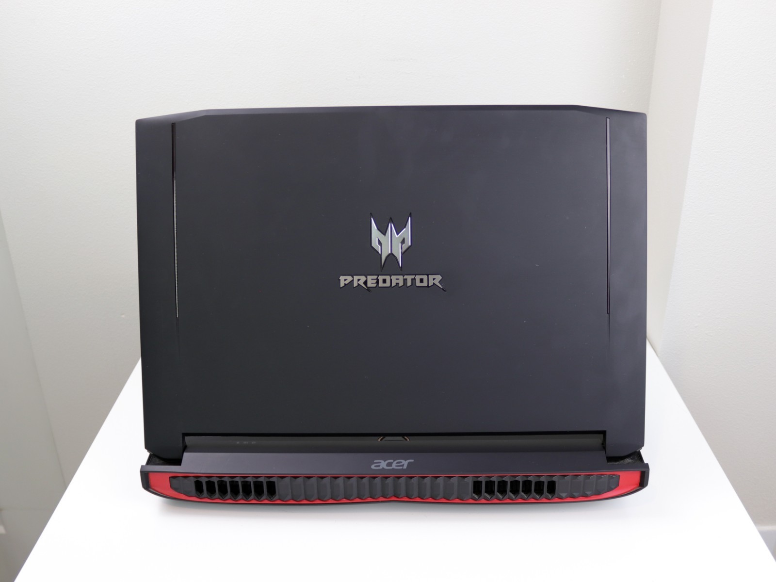 Acer Predator 17.3 G5-793 i7-6700HQ NVIDIA GTX 1060 16GB RAM 256GB SSD + 1TB HDD
