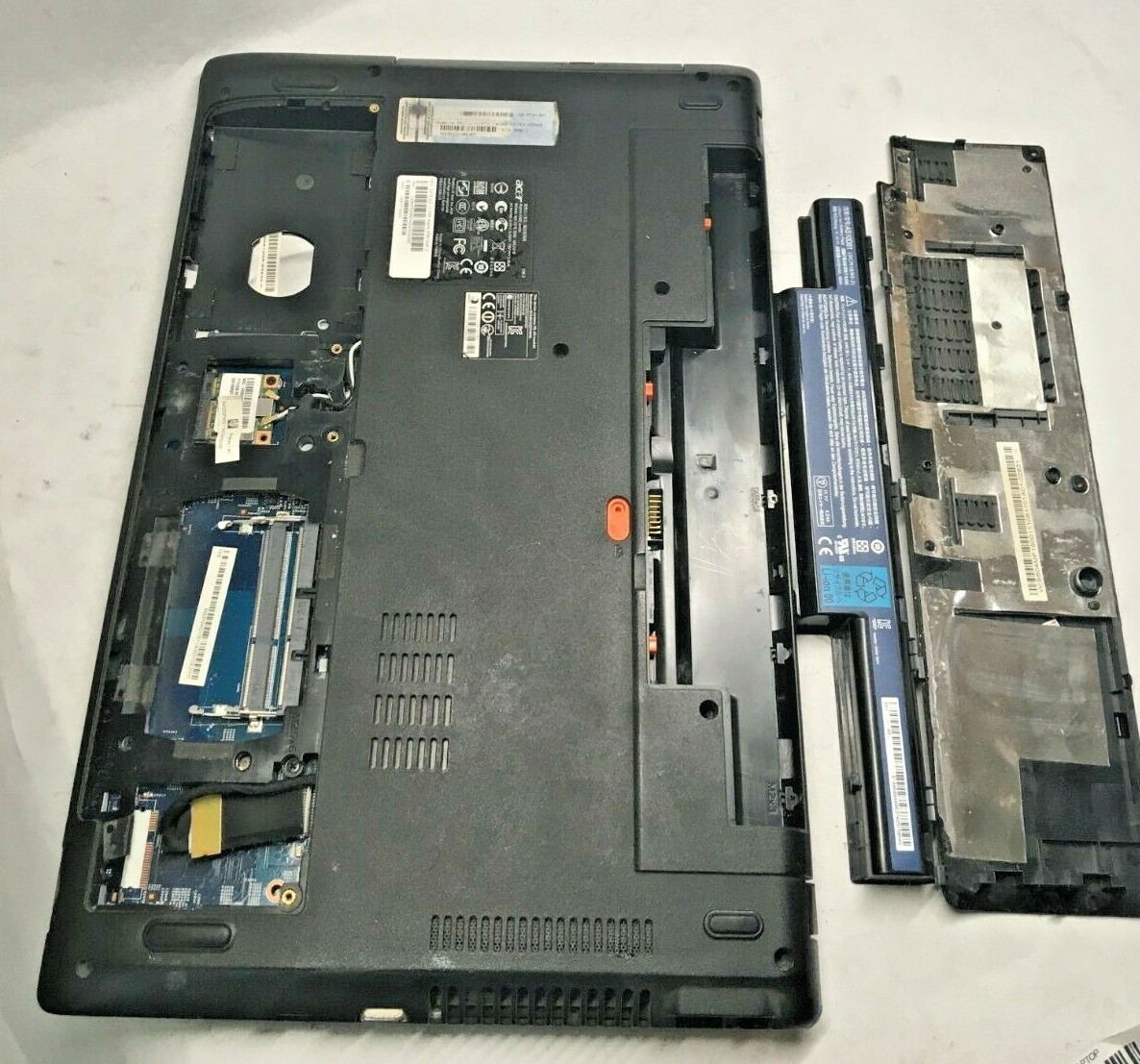 Acer 5560-Sb613 Laptop For Parts Bad charging port NO HDD/RAM/Charger JR