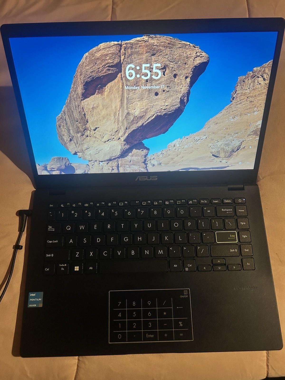 ASUS 14″ FHD Laptop Pentium N6000 4GB RAM 64GB eMMC Windows 11 Home S Mode
