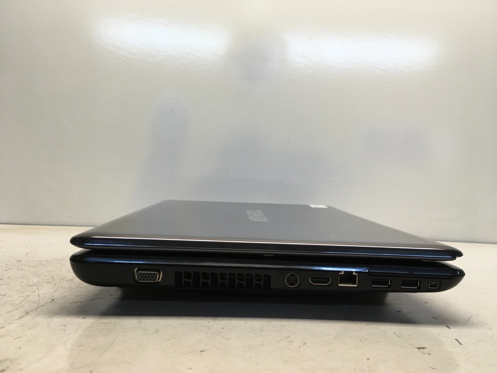 Toshiba Satellite P305-S8996E Intel Core 2 T6400 2GHz 4 GB NO HDD/Battery