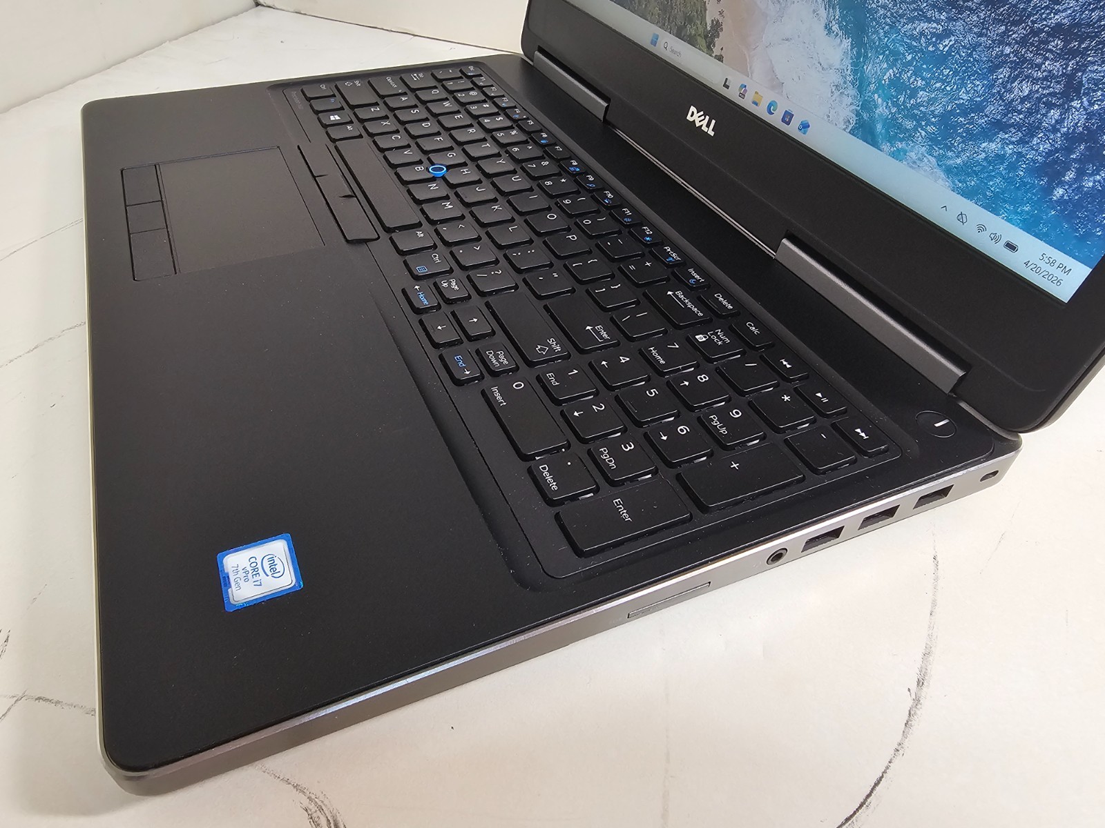 Dell Precision 7520 Laptop – 2.9 GHz i7-7820HQ 16GB 256GB SSD M1200 15.6″