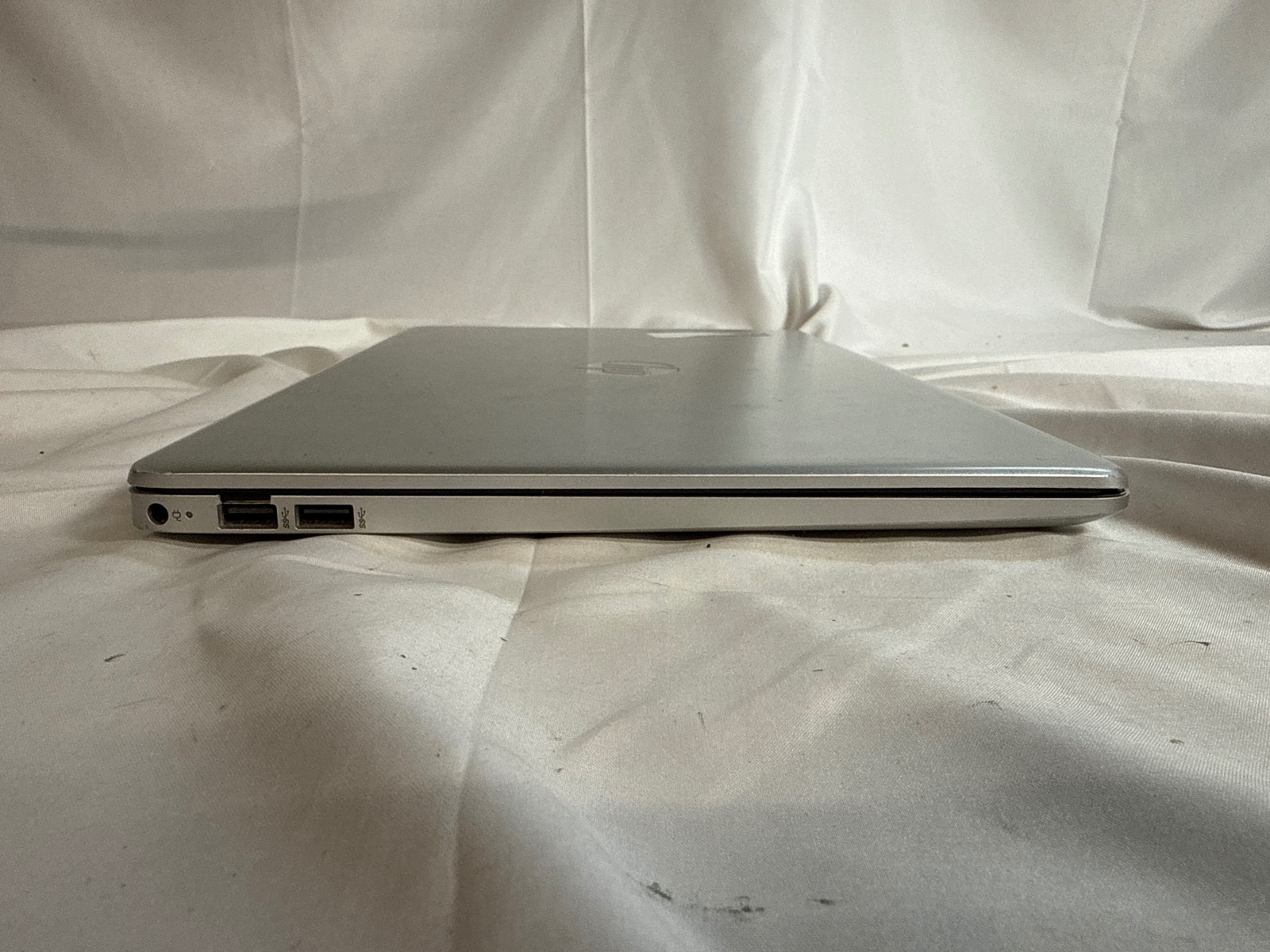 HP Notebook 15-dy1045nr Intel Core i5-1035G1 8 GB 256GB SSD 15.6″
